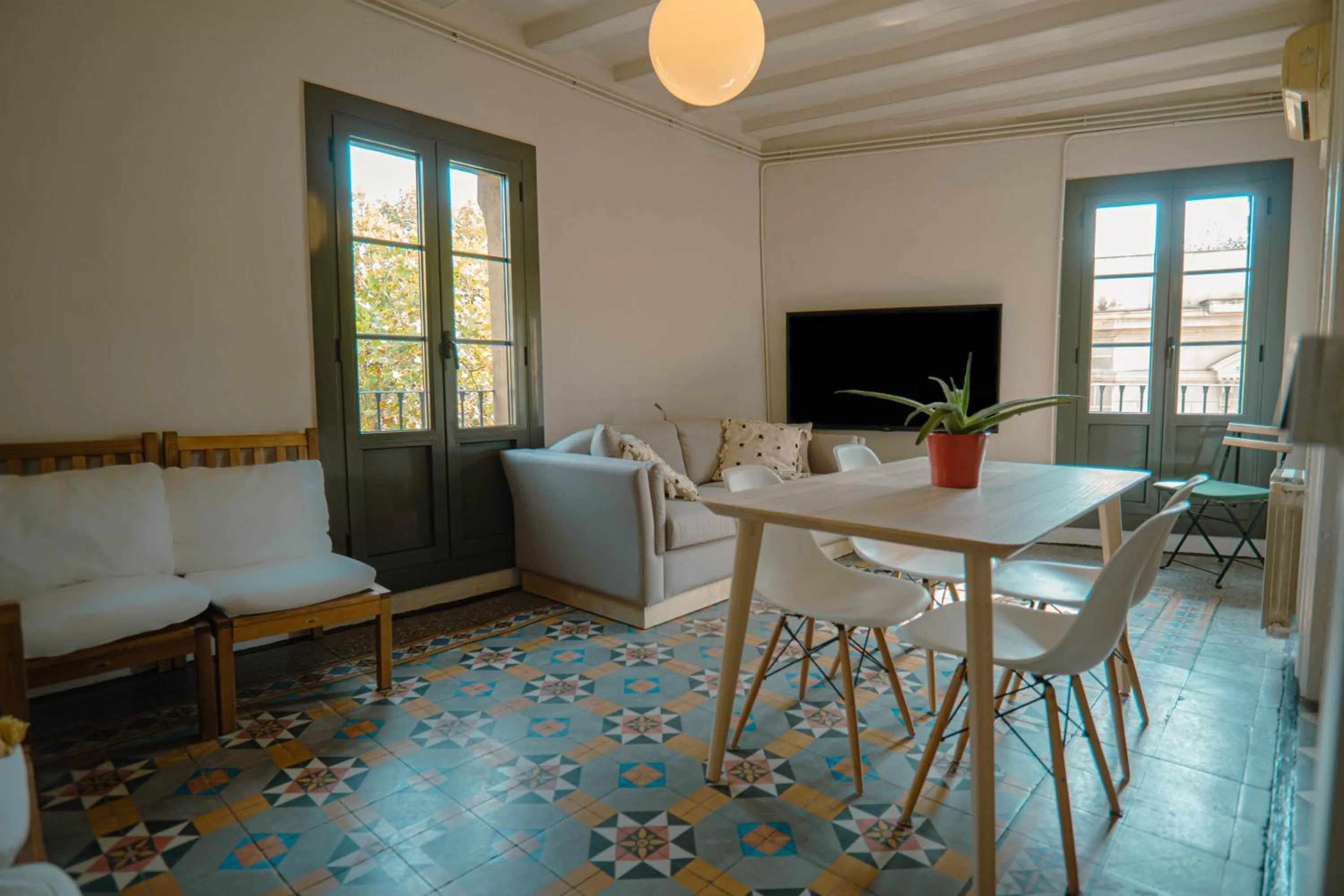 TV and multimedia in Smartr Barcelona Ramblas