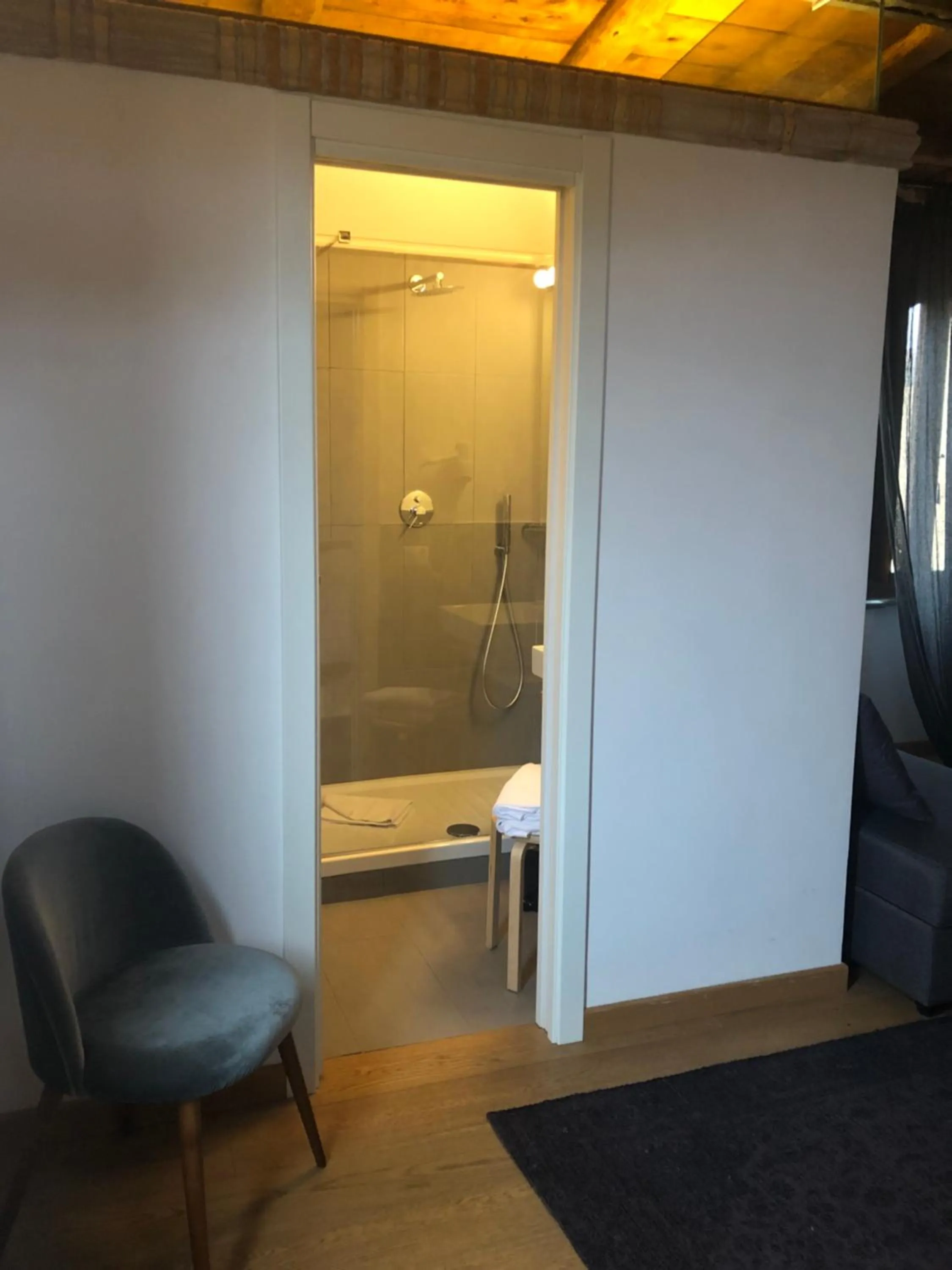 Shower in Giuturna Boutique Hotel