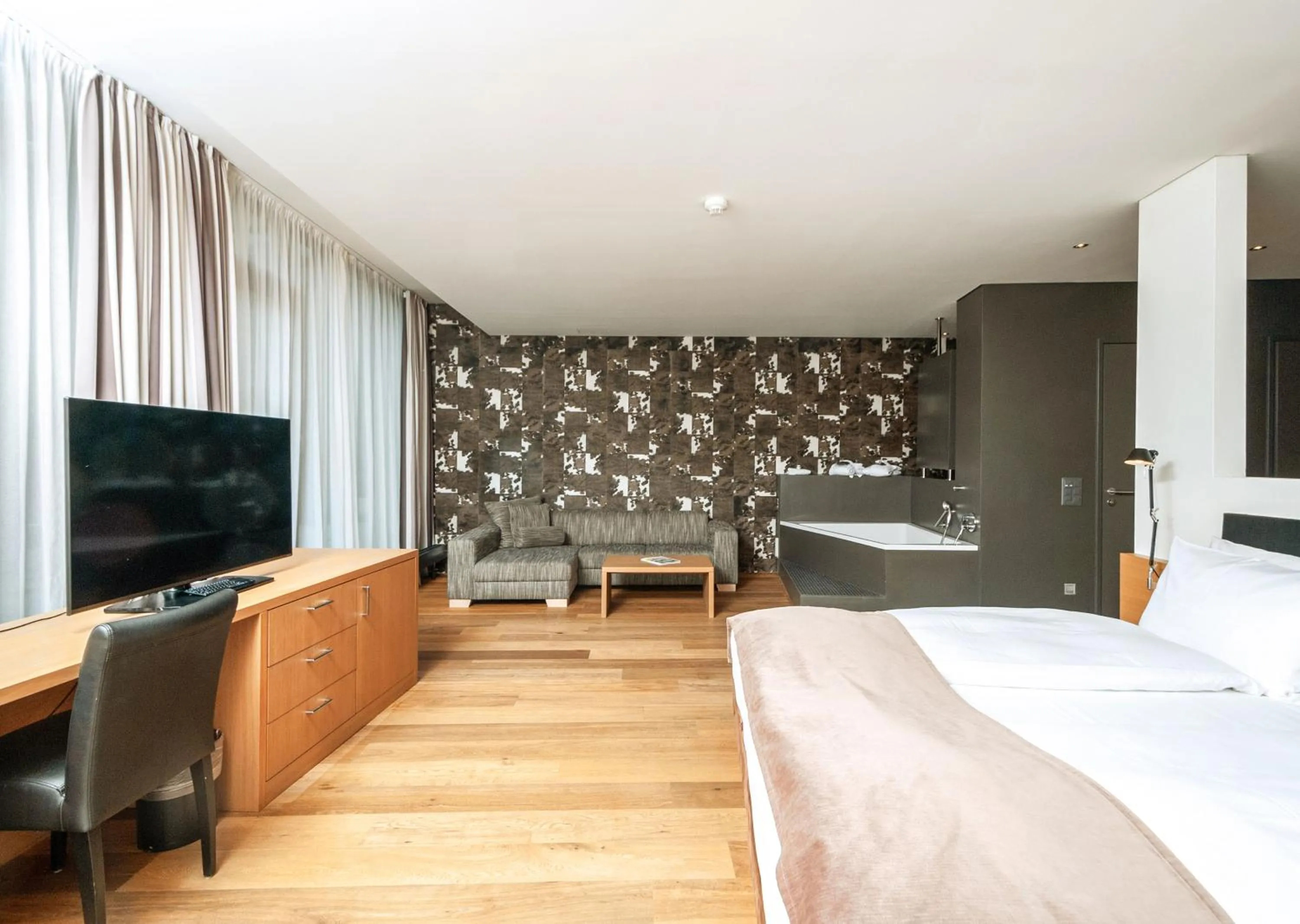 Bedroom, Bed in Tailormade Hotel SIHLPARK Schindellegi