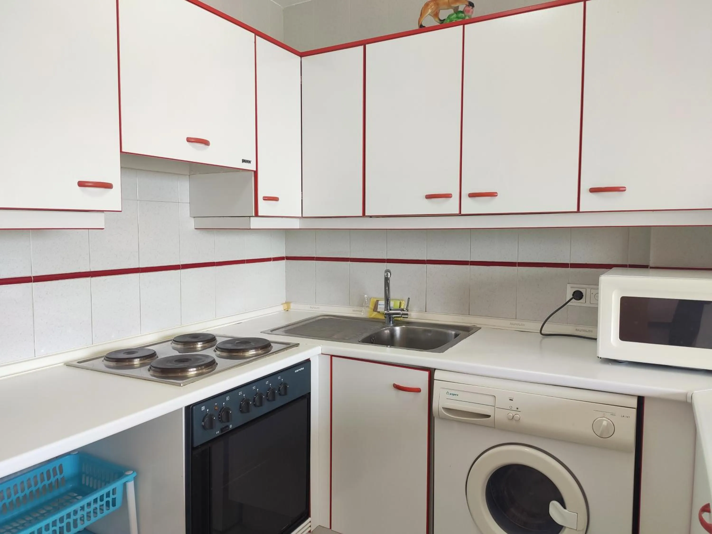 Kitchen or kitchenette in Apartamentos Surfing 3000