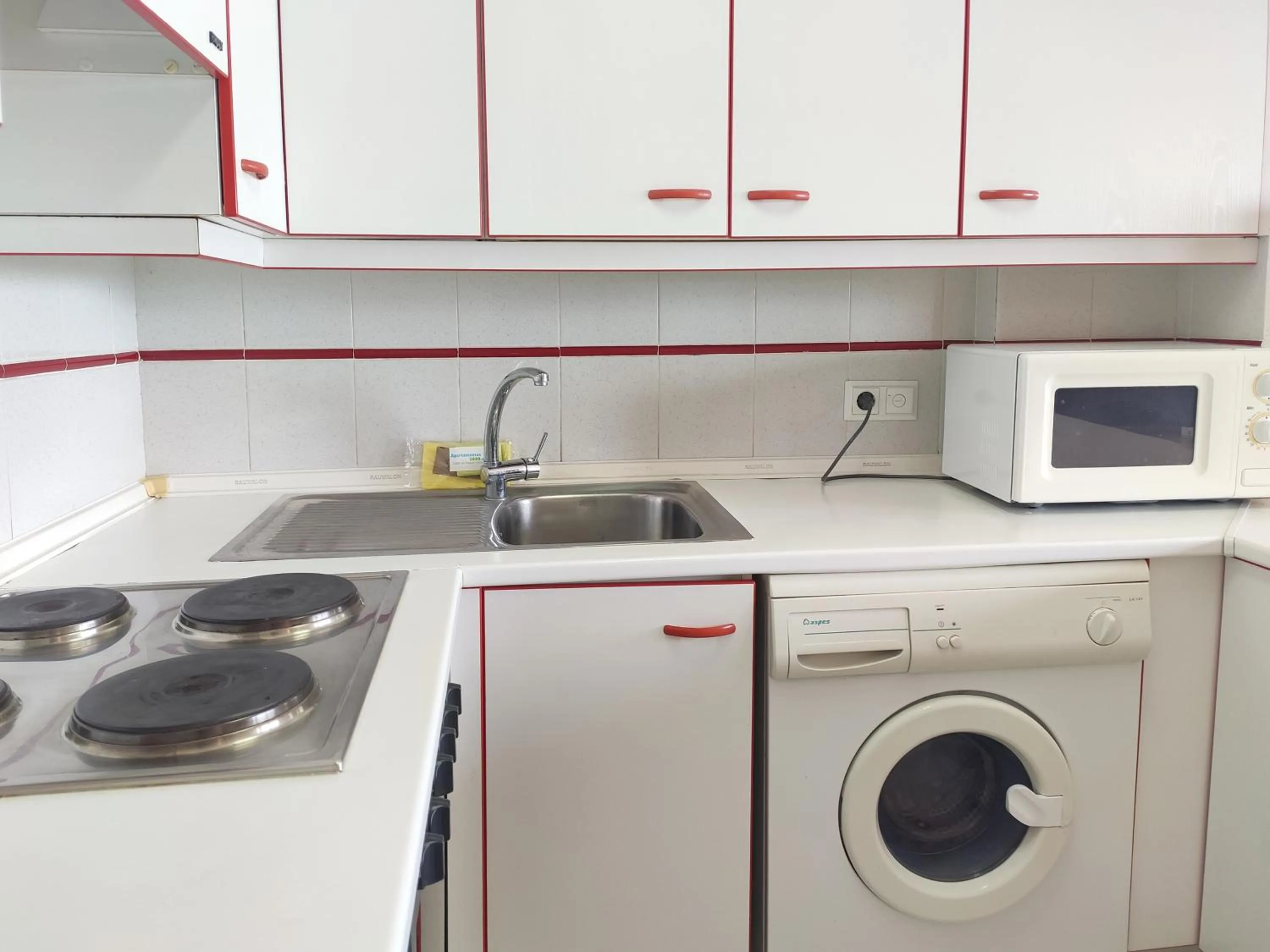 Kitchen or kitchenette in Apartamentos Surfing 3000