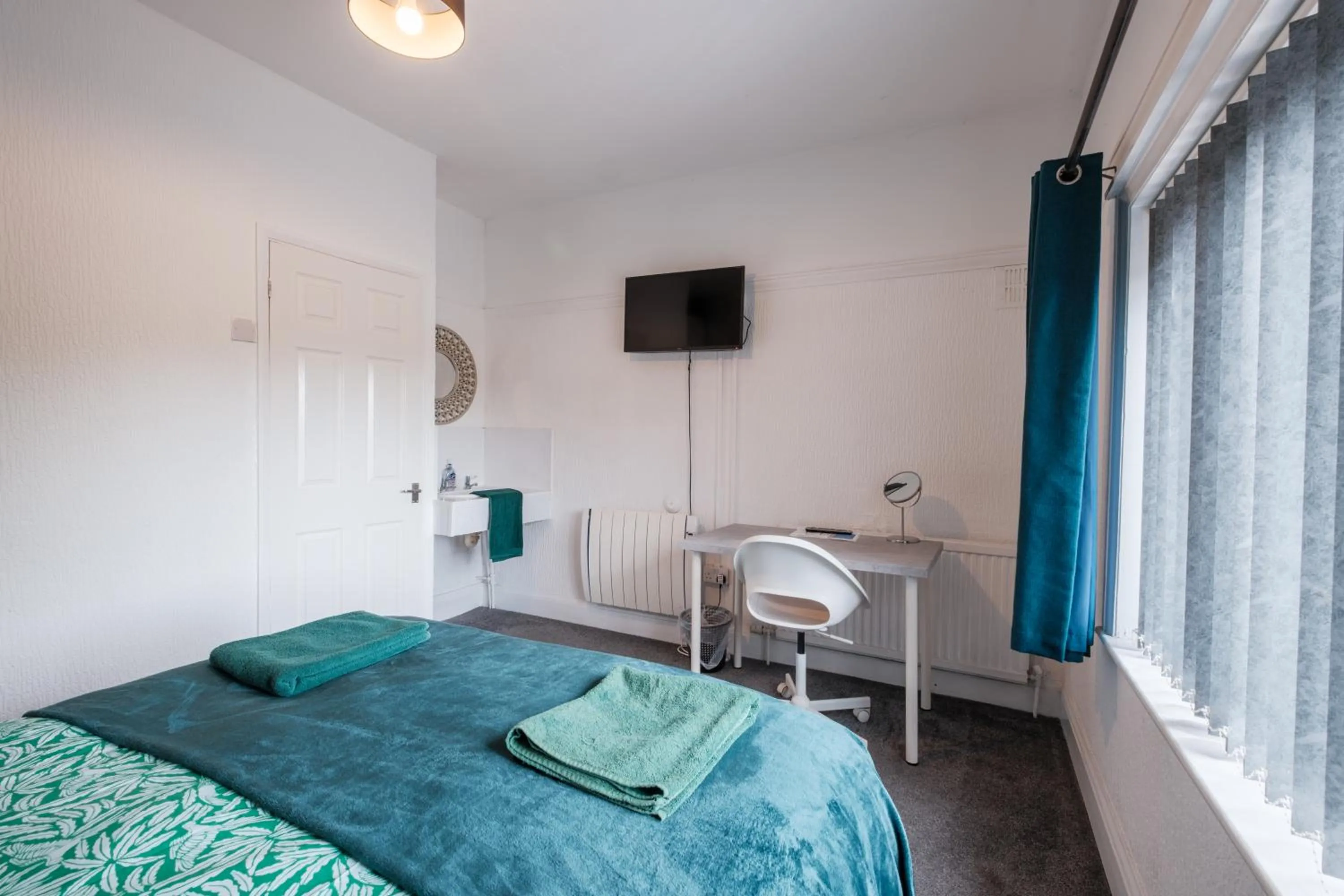 Bedroom, Bed in OYO The Pickering Park Hotel