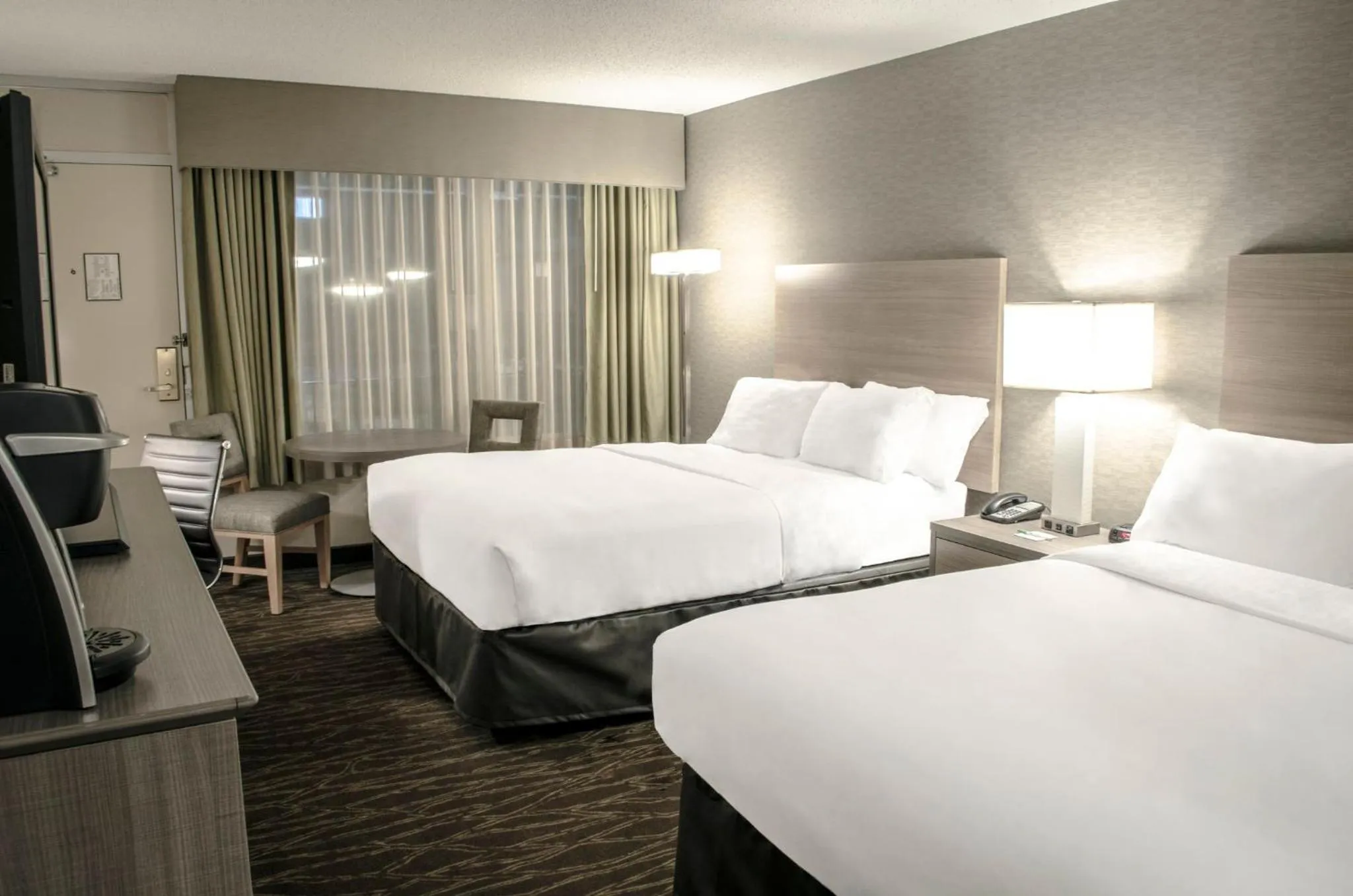 Photo of the whole room, Bed in Holiday Inn Fargo by IHG