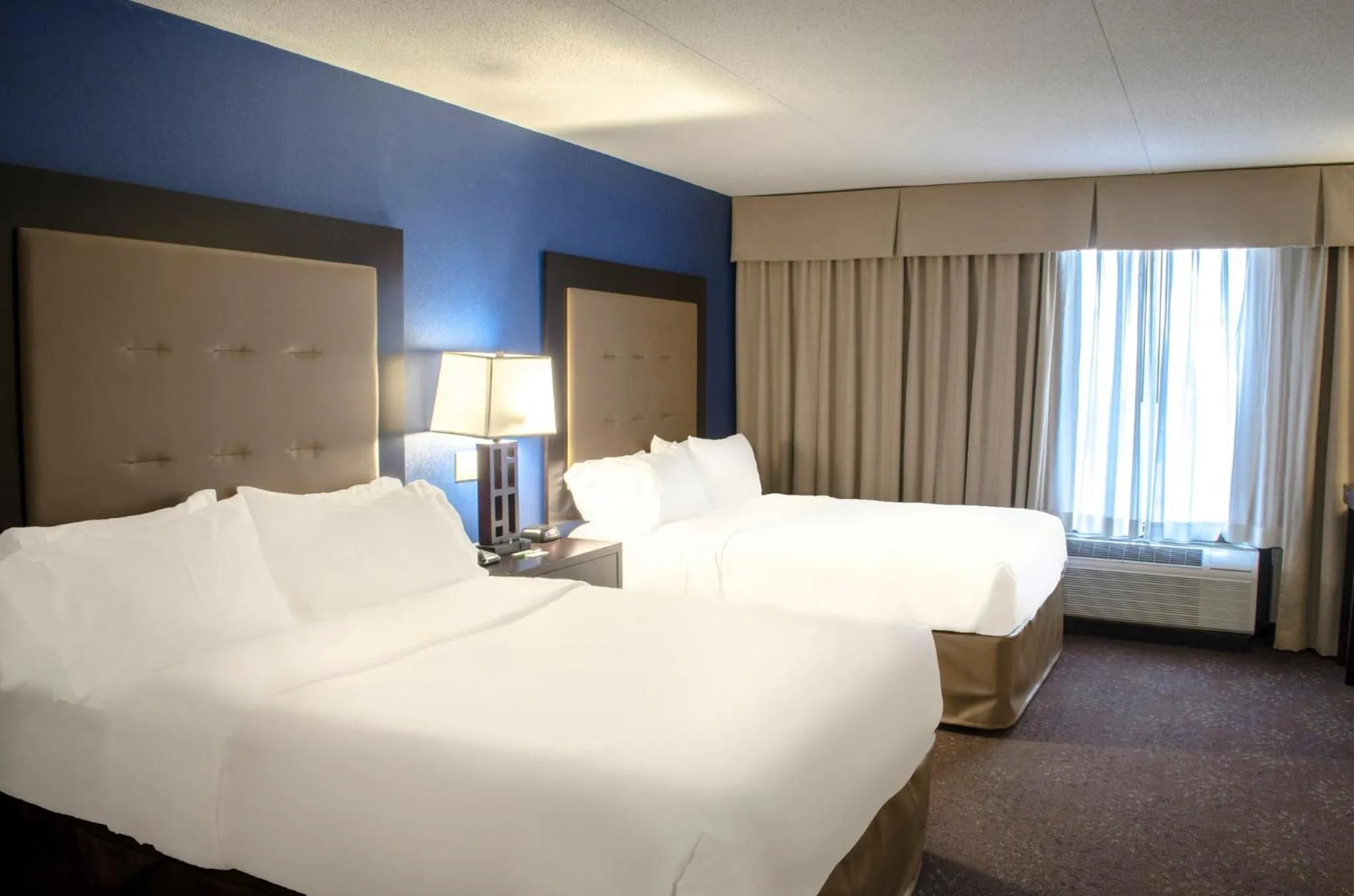 Photo of the whole room, Bed in Holiday Inn Fargo by IHG