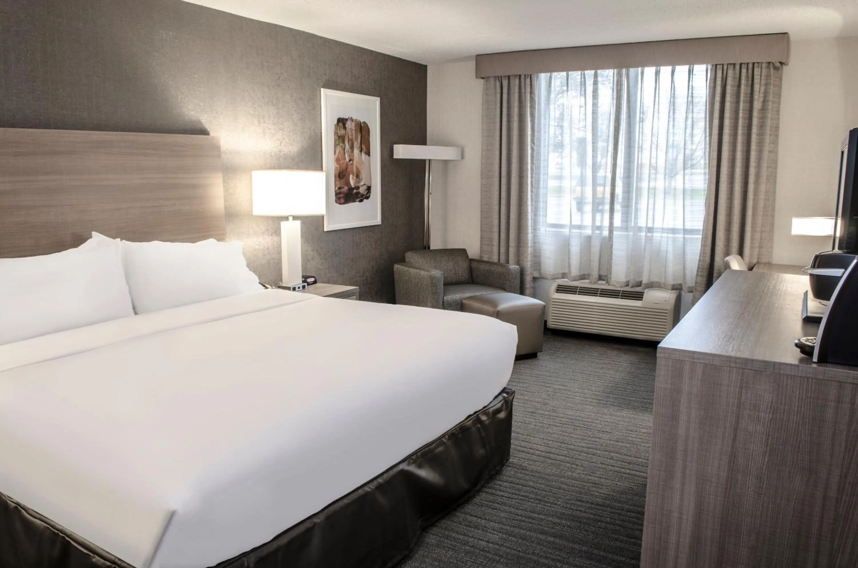 Photo of the whole room, Bed in Holiday Inn Fargo by IHG