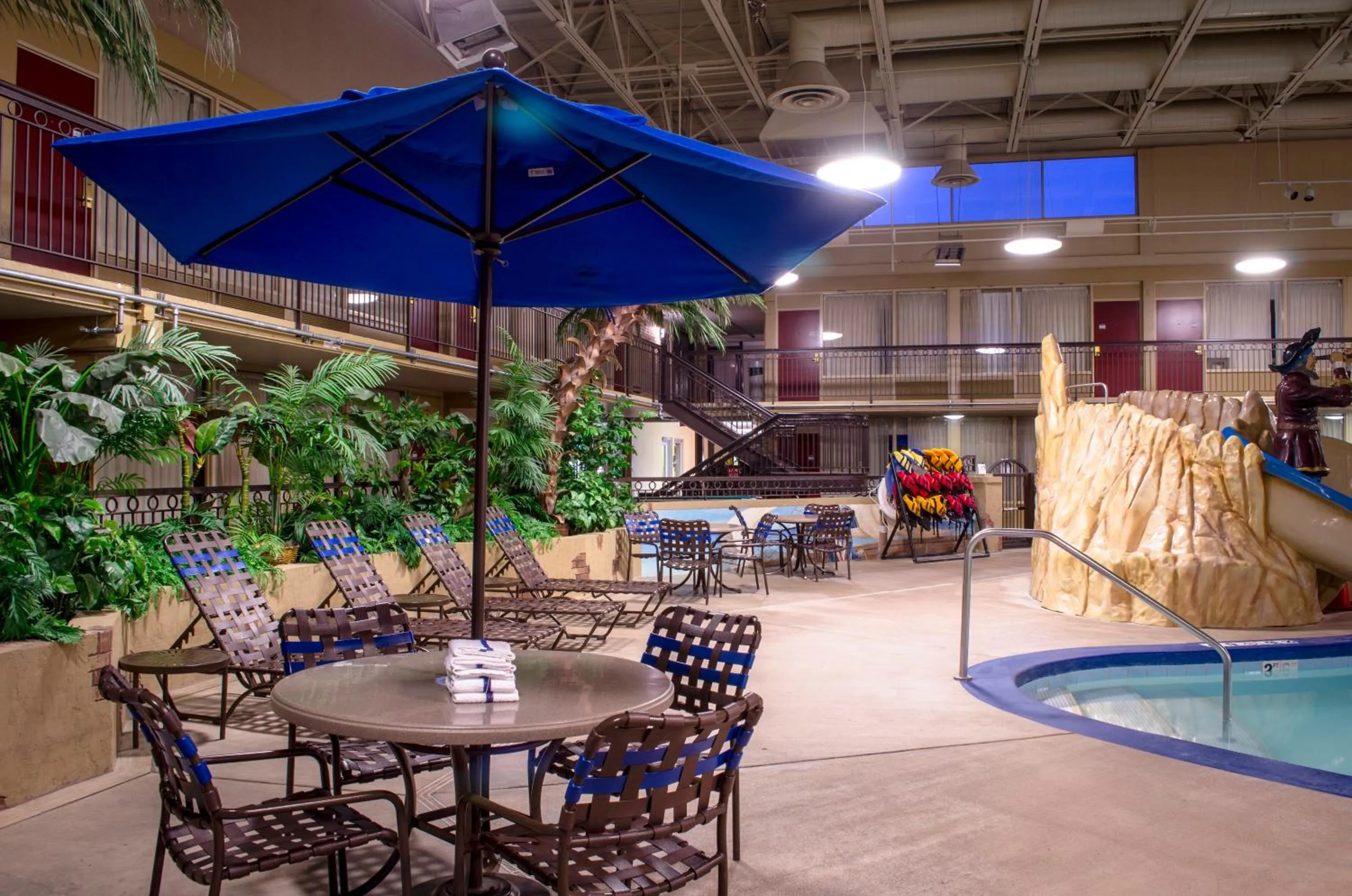 Swimming pool in Holiday Inn Fargo by IHG