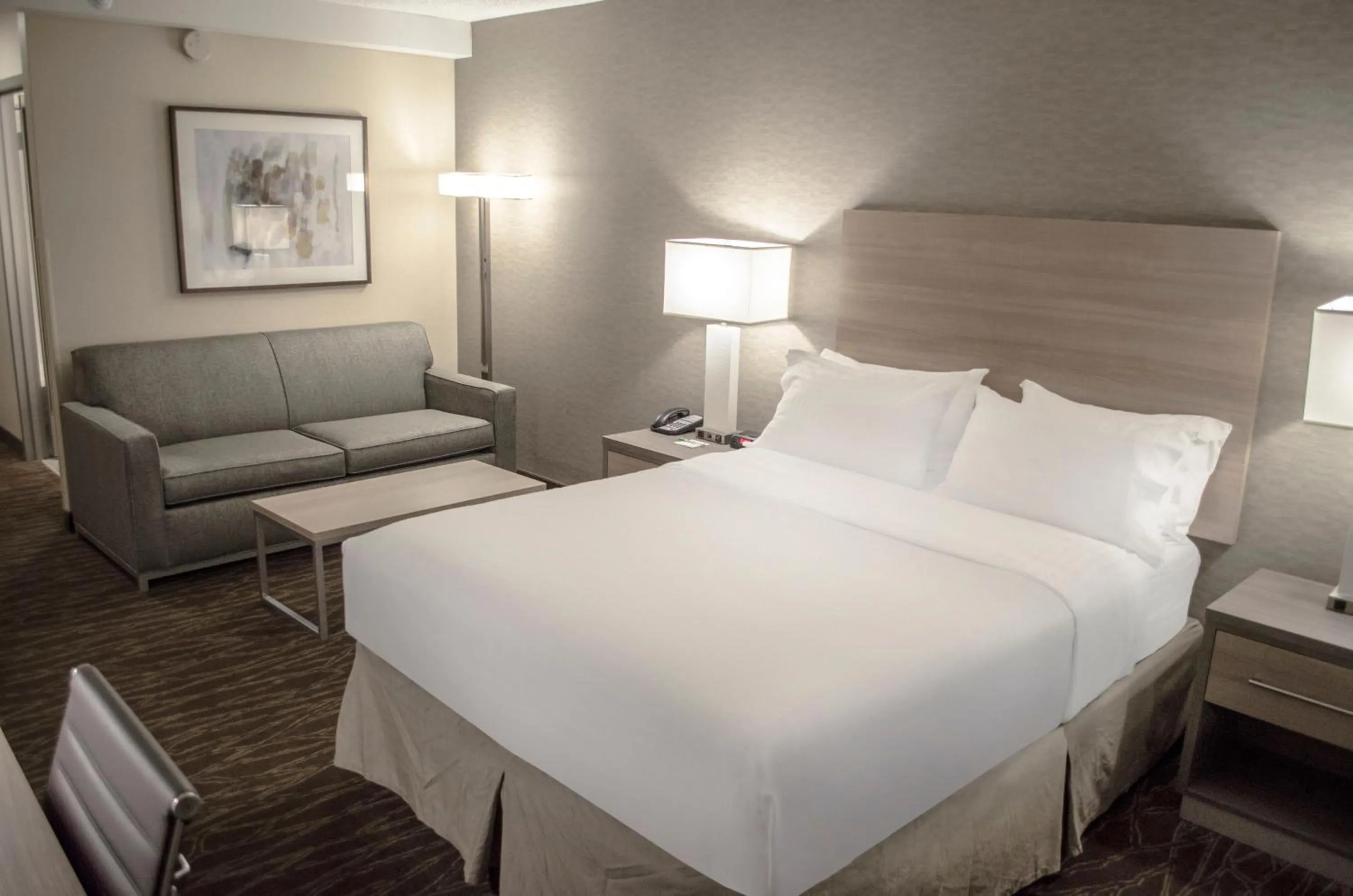 Photo of the whole room, Bed in Holiday Inn Fargo by IHG