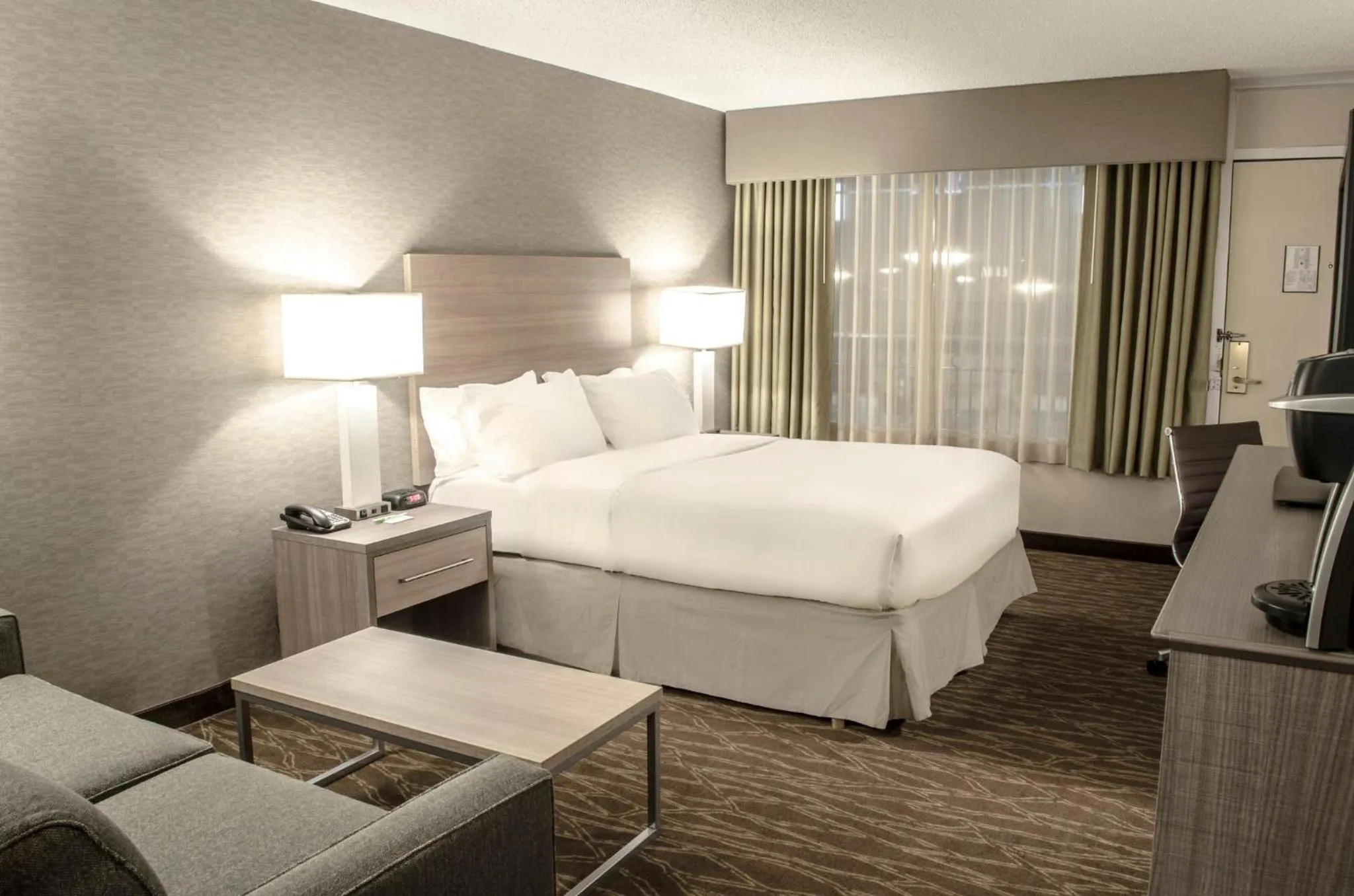 Photo of the whole room, Bed in Holiday Inn Fargo by IHG