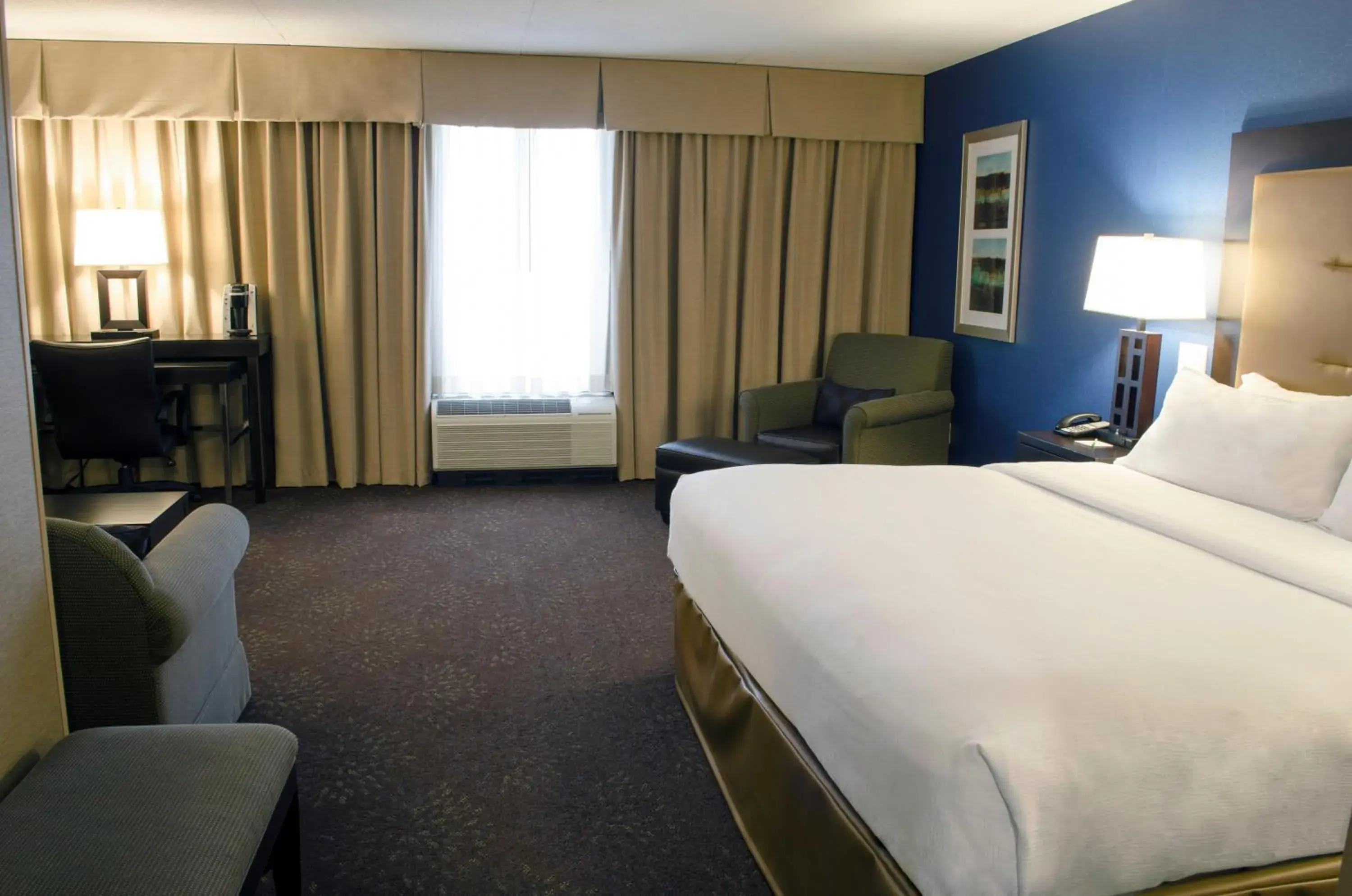 Premium King Room in Holiday Inn Fargo by IHG Premium King Room in Holiday Inn Fargo by IHG