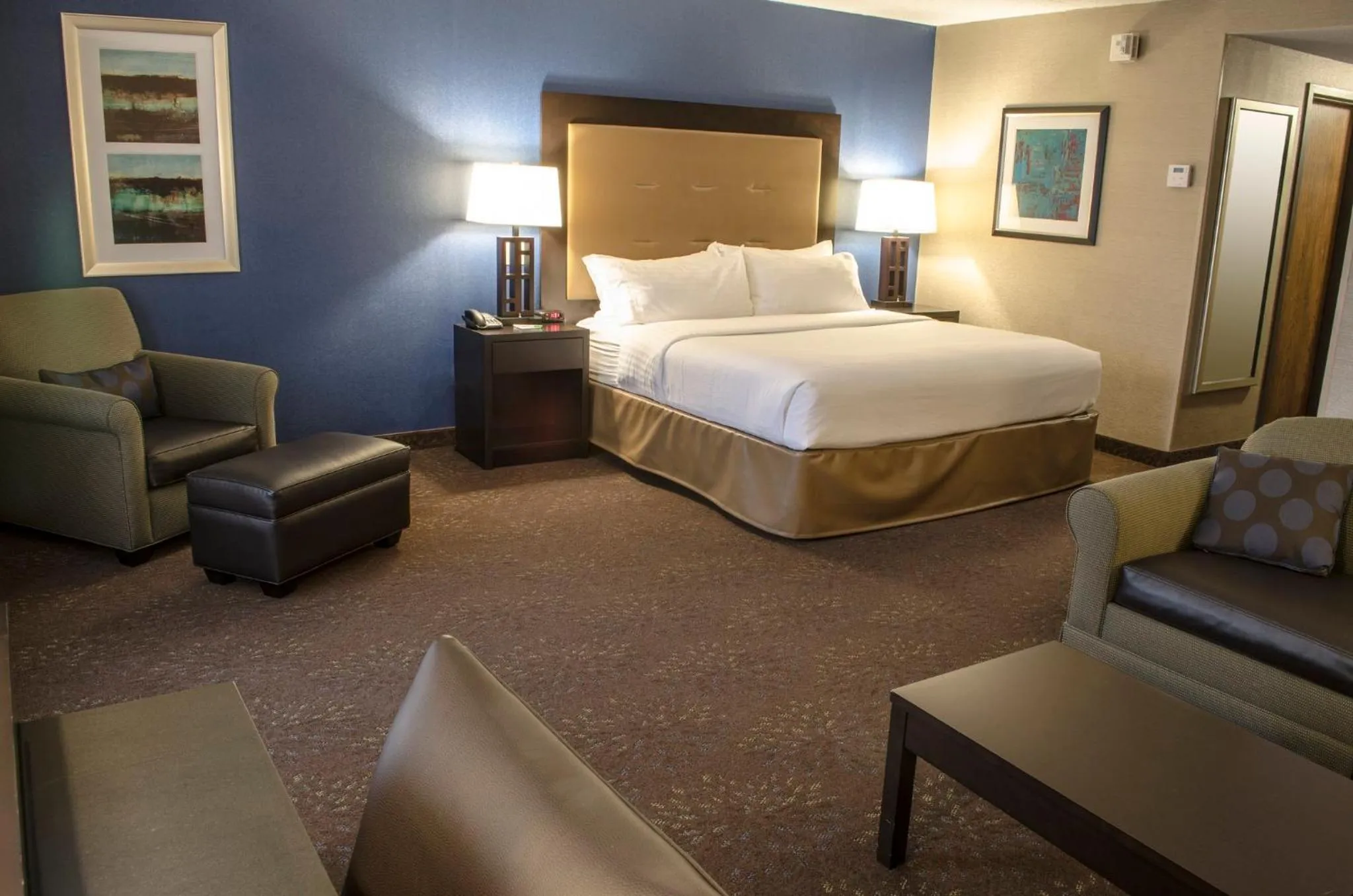 Photo of the whole room, Bed in Holiday Inn Fargo by IHG