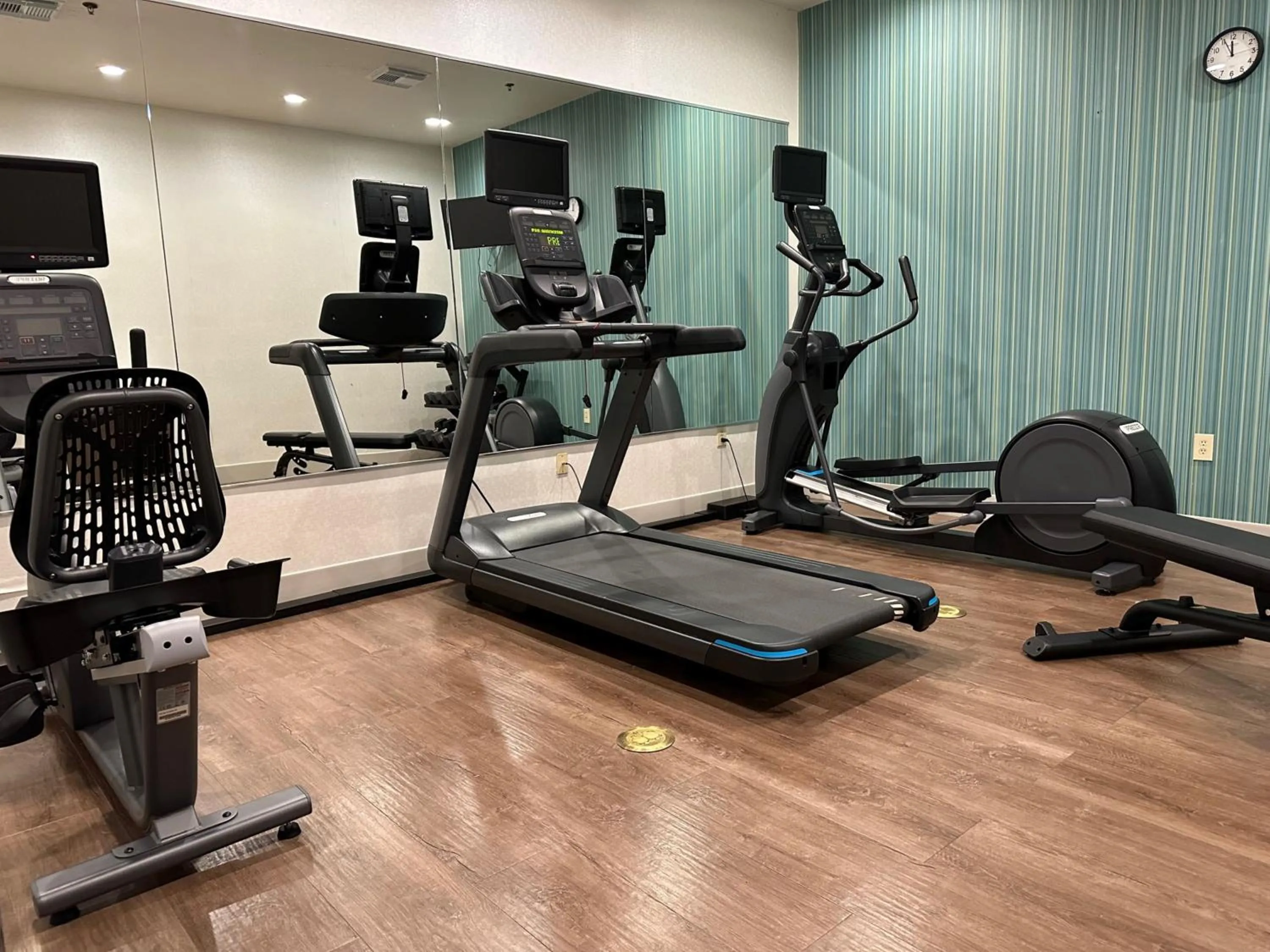 Fitness centre/facilities in Holiday Inn Express Hotel & Suites Ennis by IHG