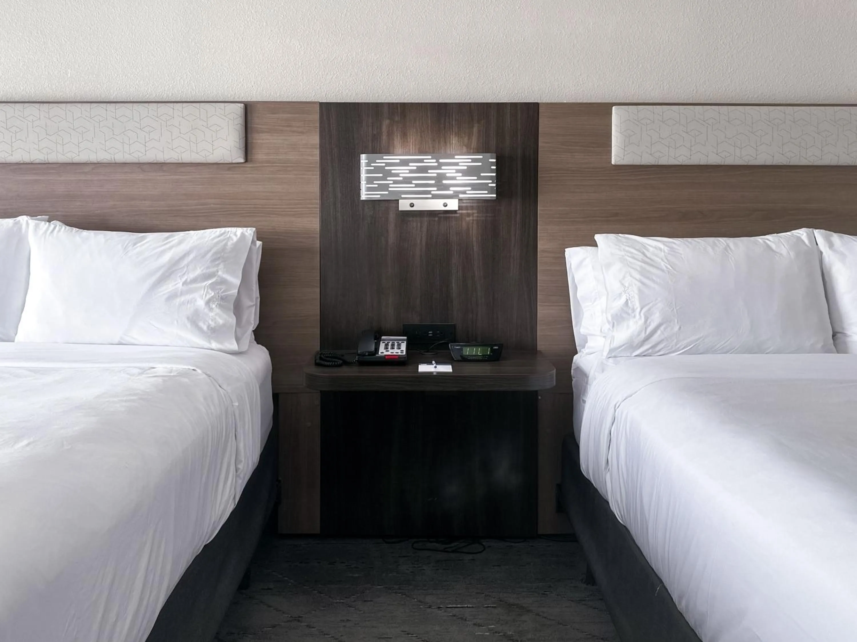Bed in Holiday Inn Express Hotel & Suites Ennis by IHG