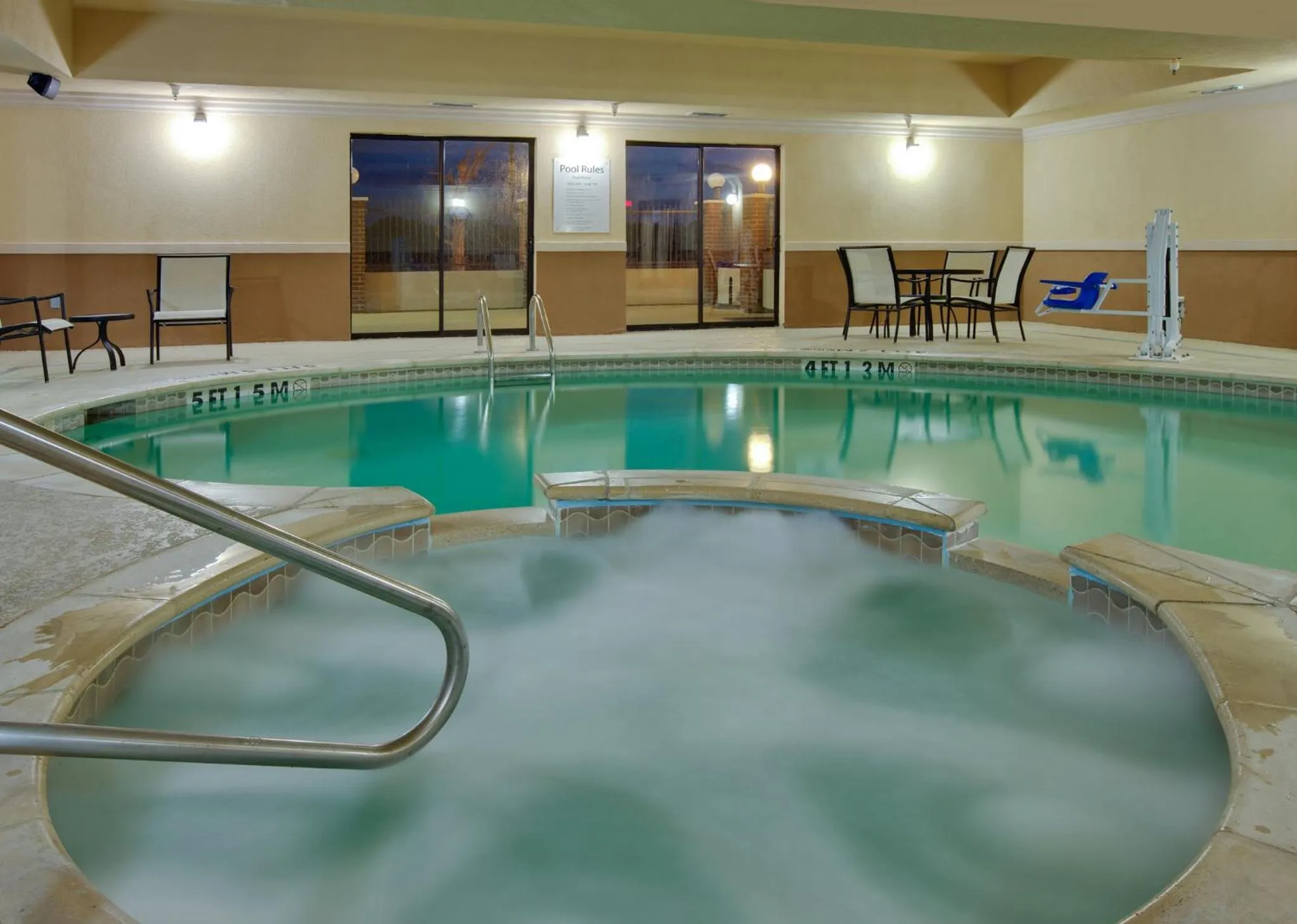 Swimming pool in Holiday Inn Express Hotel & Suites Ennis by IHG
