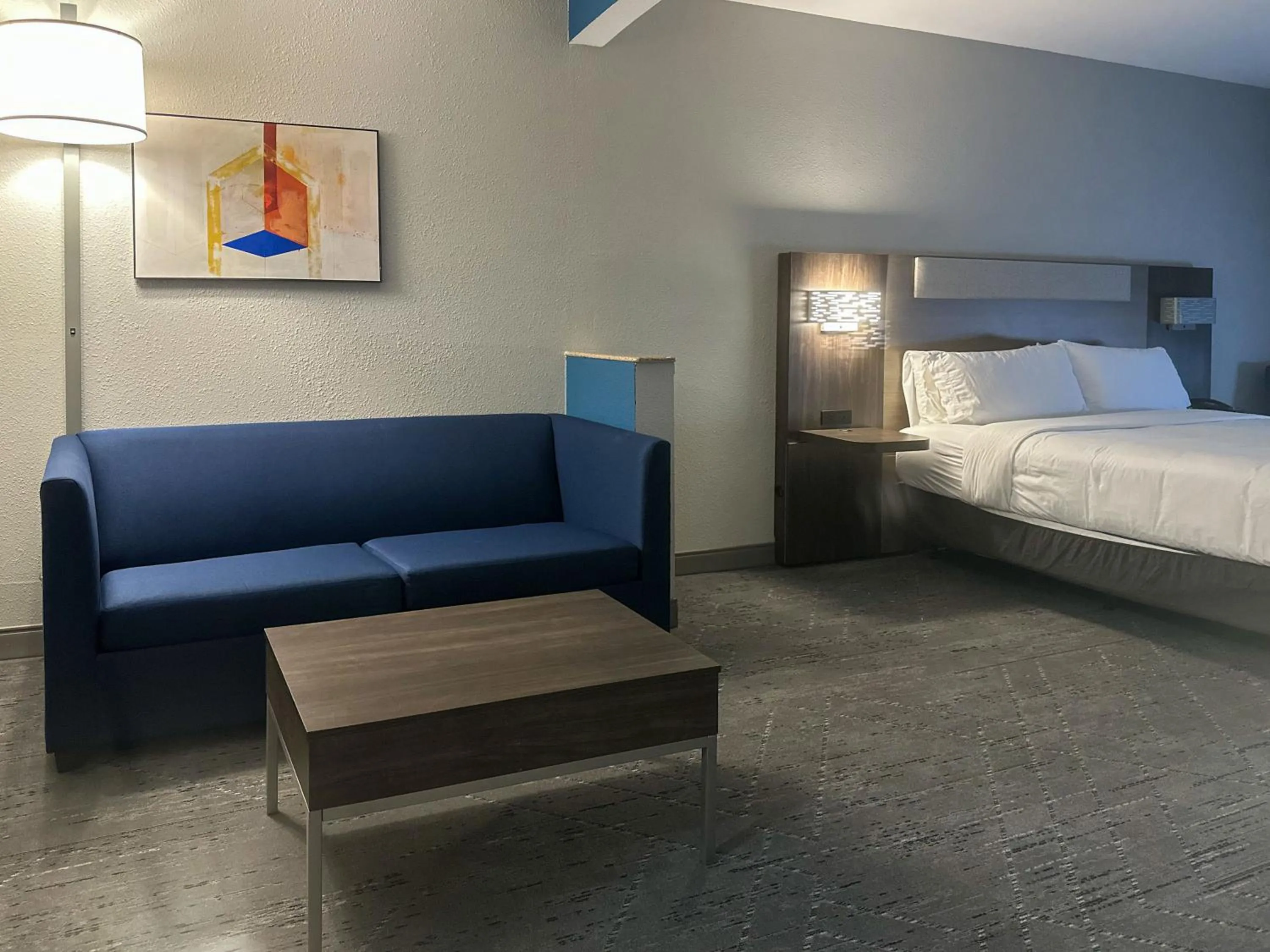 Bed in Holiday Inn Express Hotel & Suites Ennis by IHG