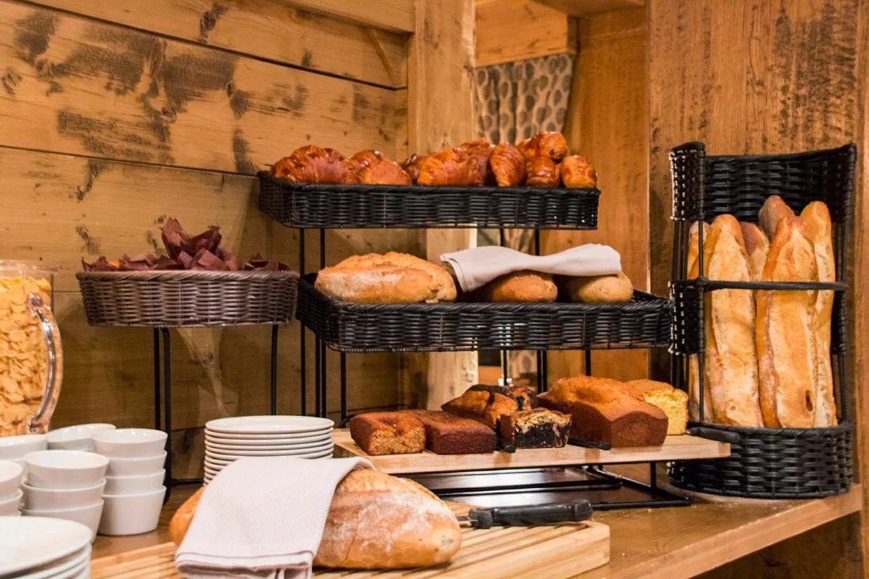 Breakfast in Hotel Le Samoyede