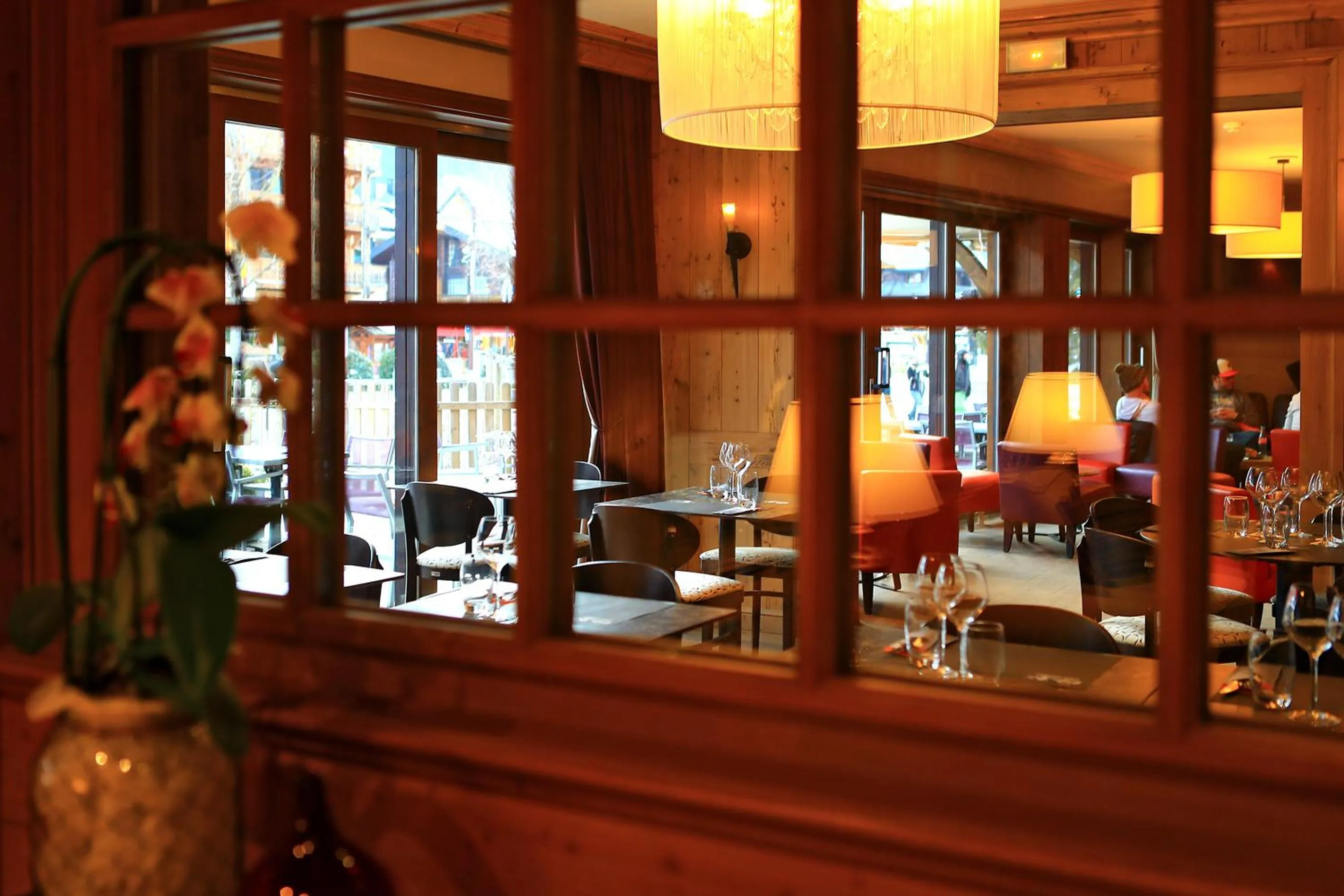 Restaurant/places to eat in Hotel Le Samoyede