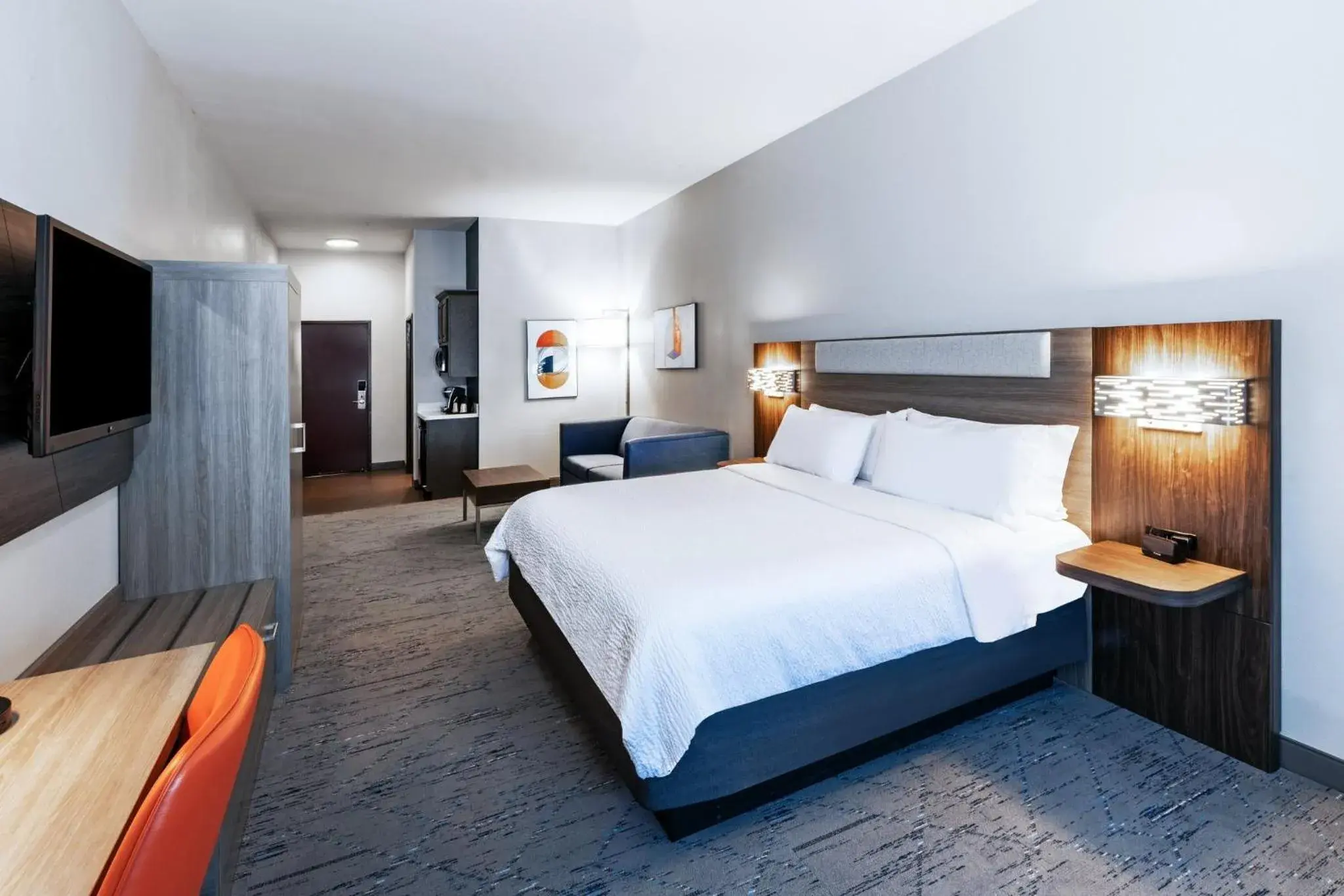 King Suite with Sofa Bed in Holiday Inn Express Hotel & Suites Dumas by IHG King Suite with Sofa Bed in Holiday Inn Express Hotel & Suites Dumas by IHG