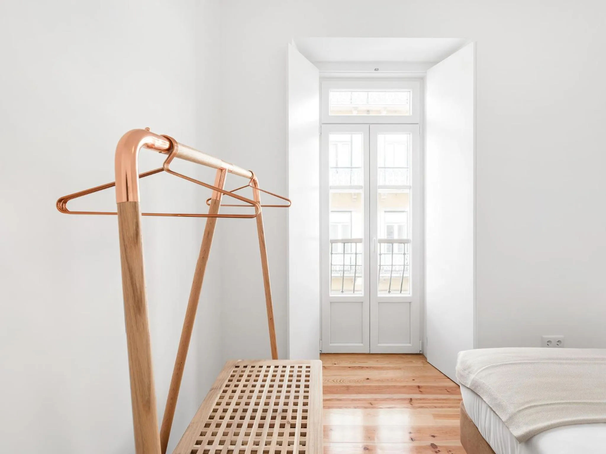 Bedroom, Bed in Lisbon Serviced Apartments - Castelo S. Jorge