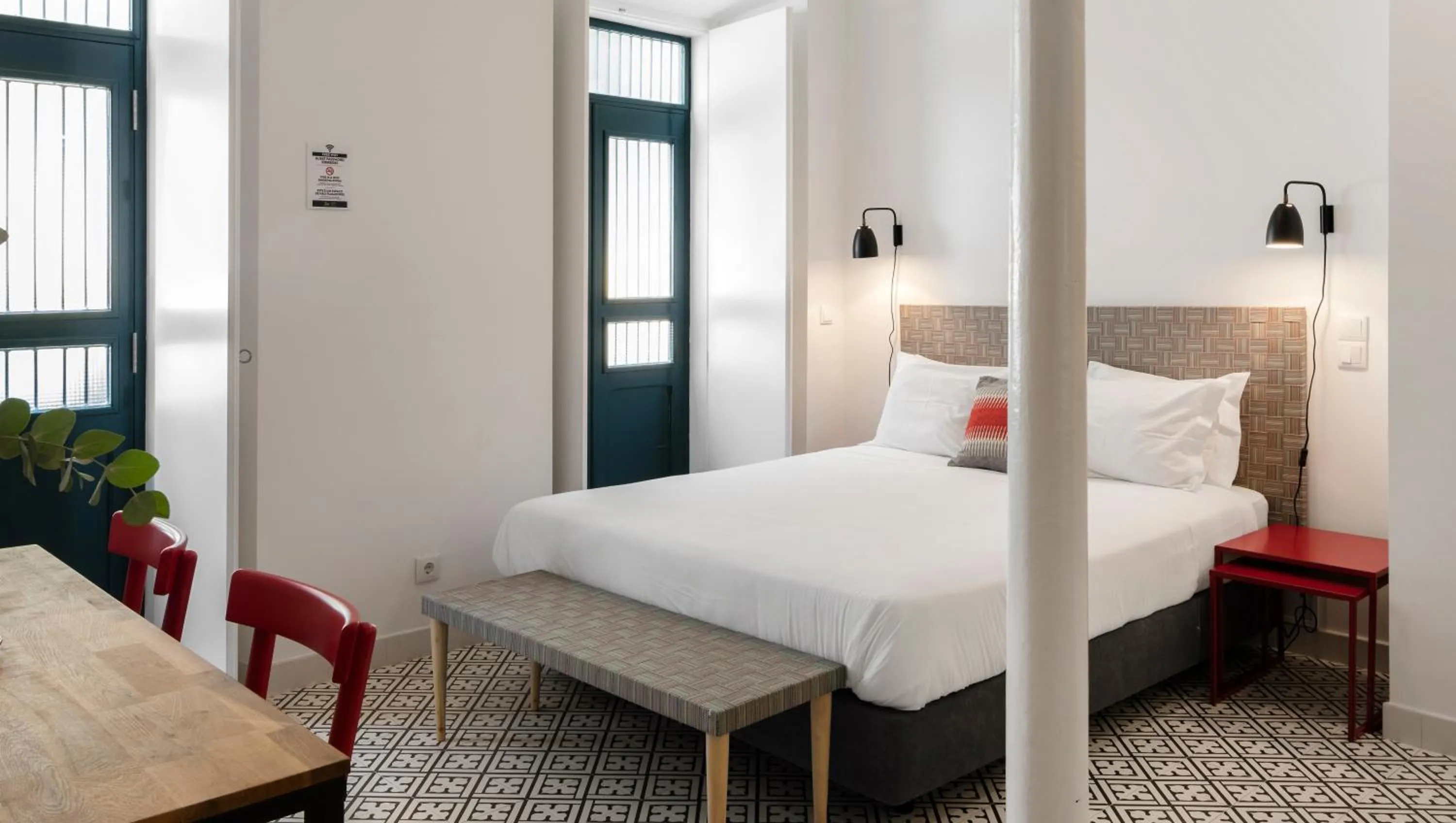 Bedroom, Bed in Lisbon Serviced Apartments - Castelo S. Jorge