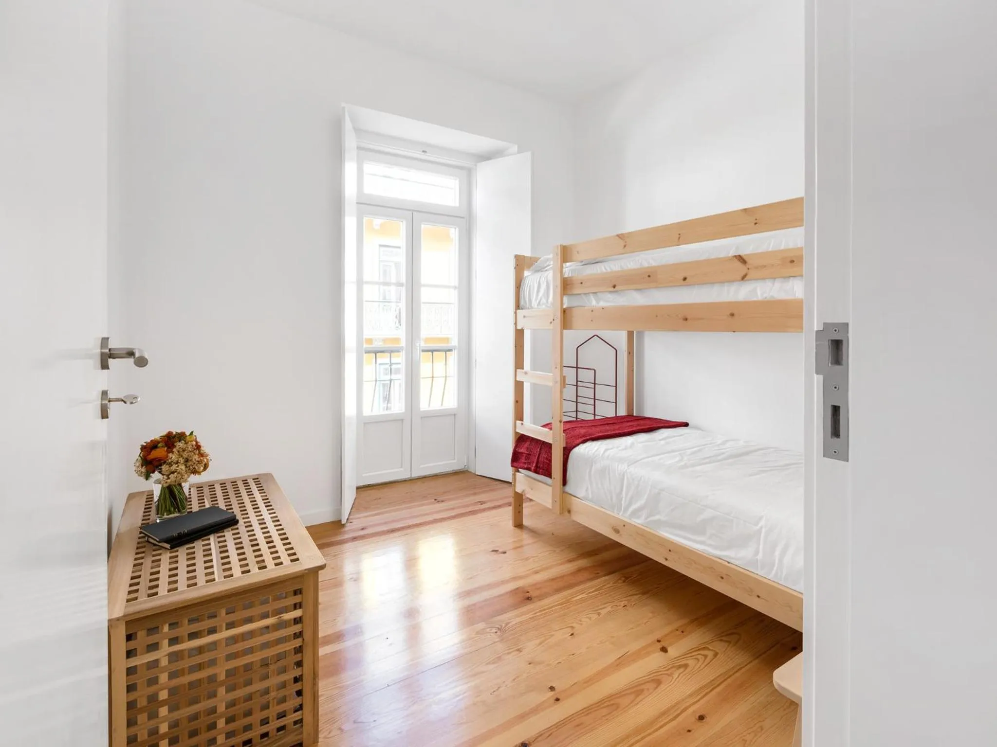 Bedroom, Bed in Lisbon Serviced Apartments - Castelo S. Jorge