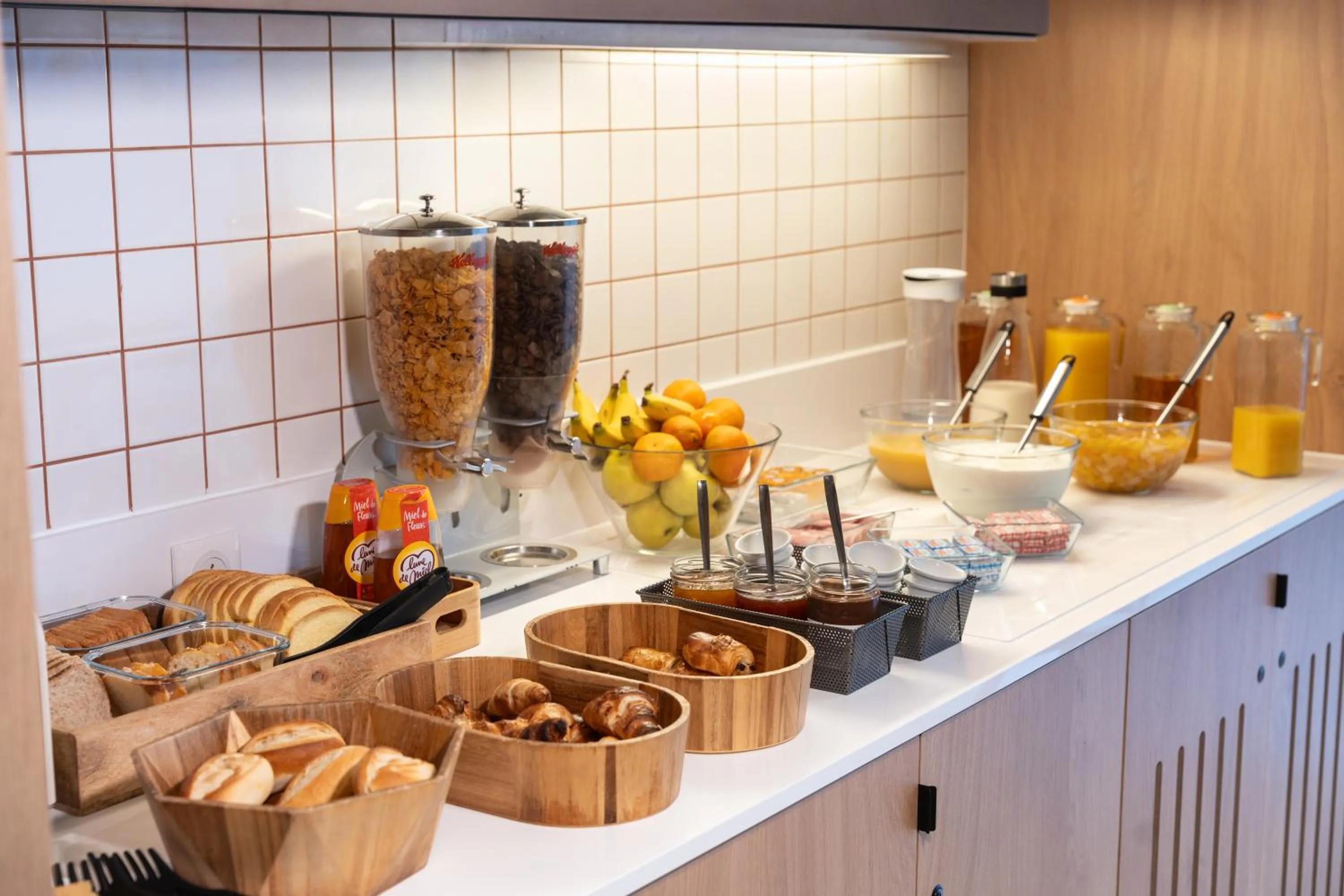 Breakfast in Hotel Ibis Budget Rennes Cesson
