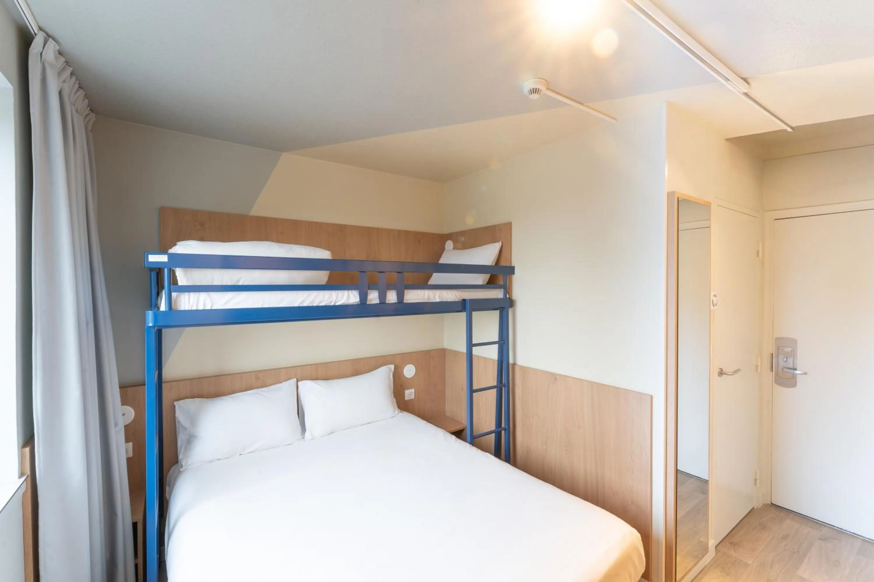 Bed in Hotel Ibis Budget Rennes Cesson