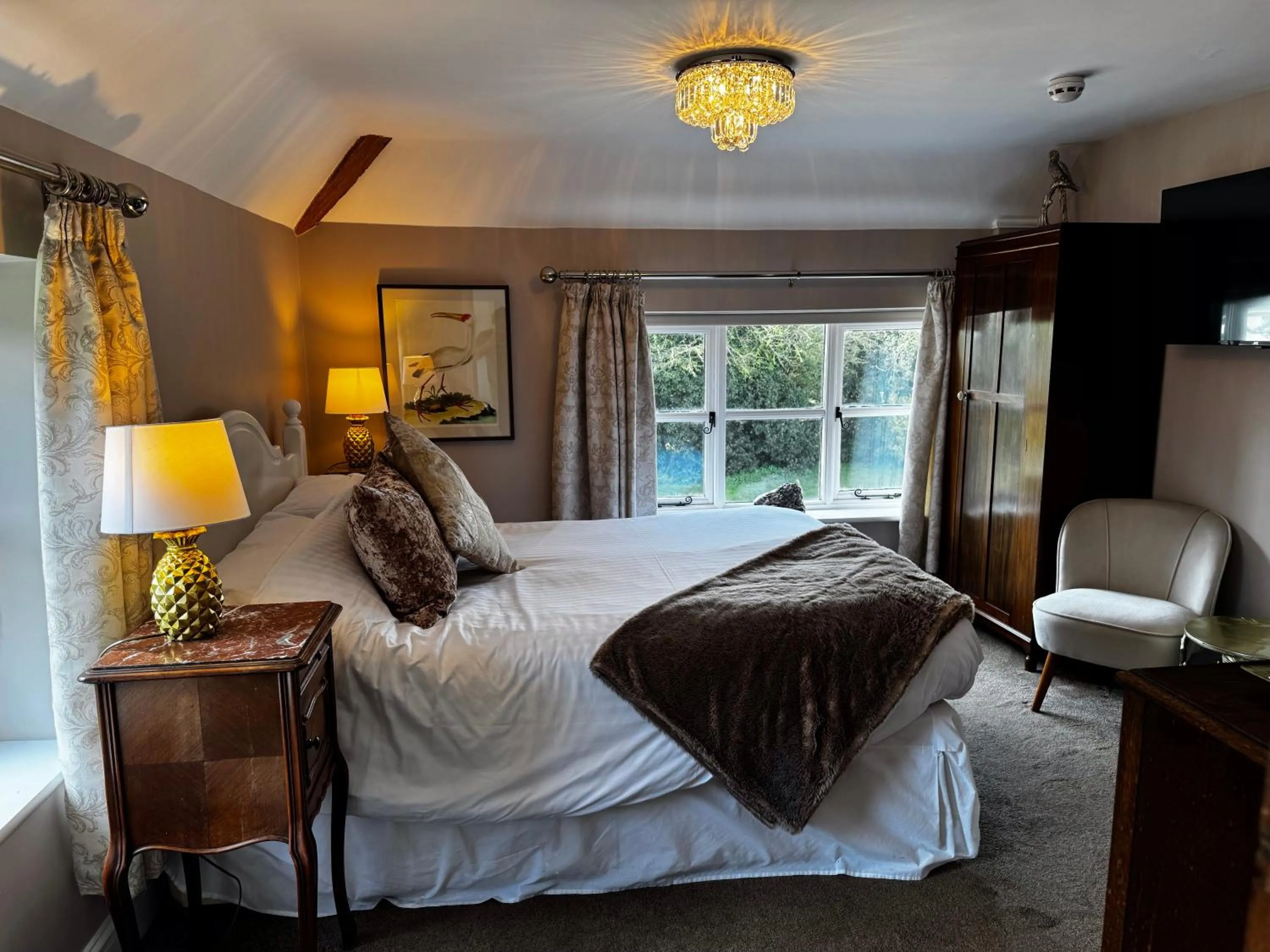 Photo of the whole room, Bed in The Bowl Inn