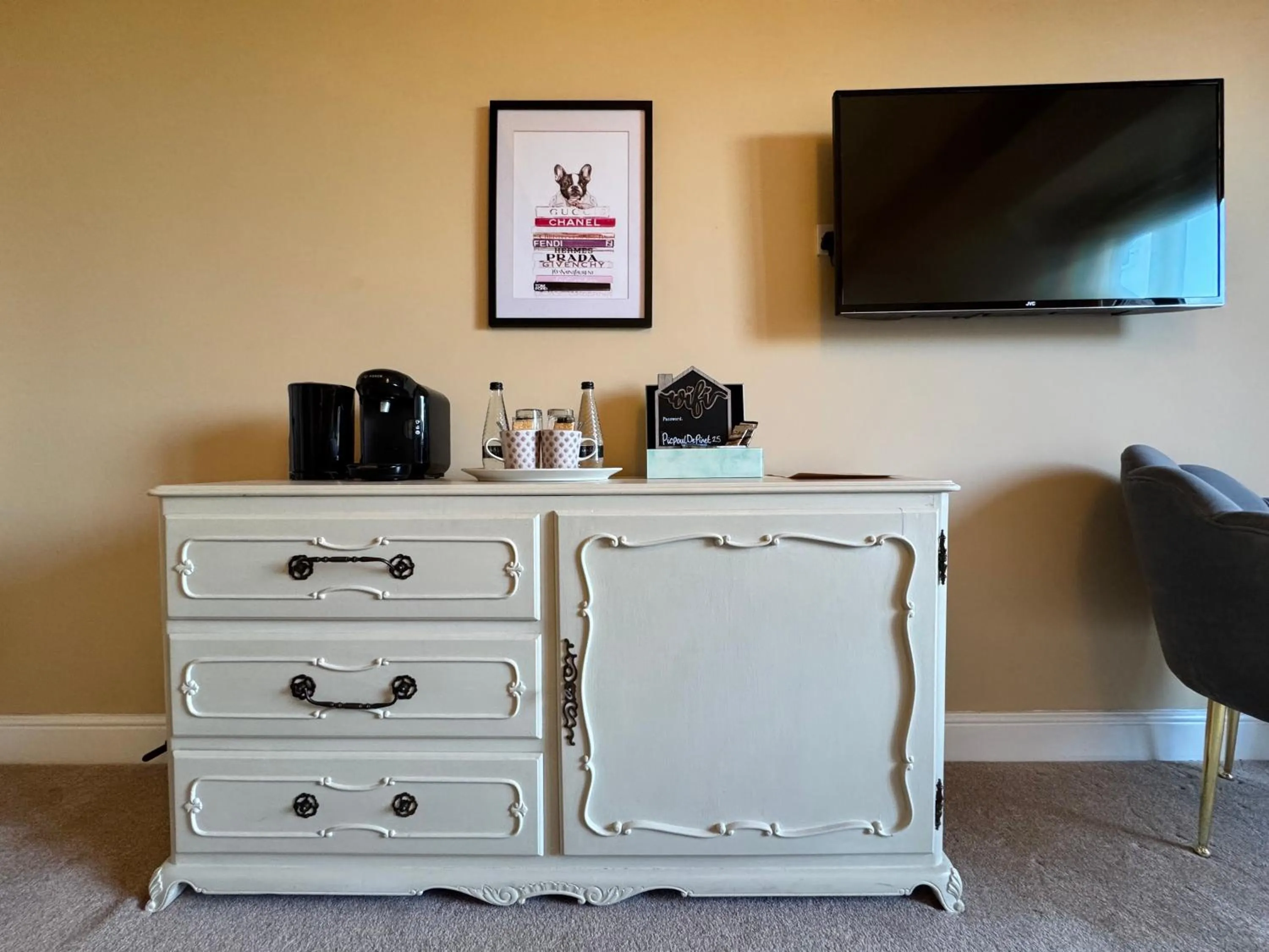 TV and multimedia in The Bowl Inn