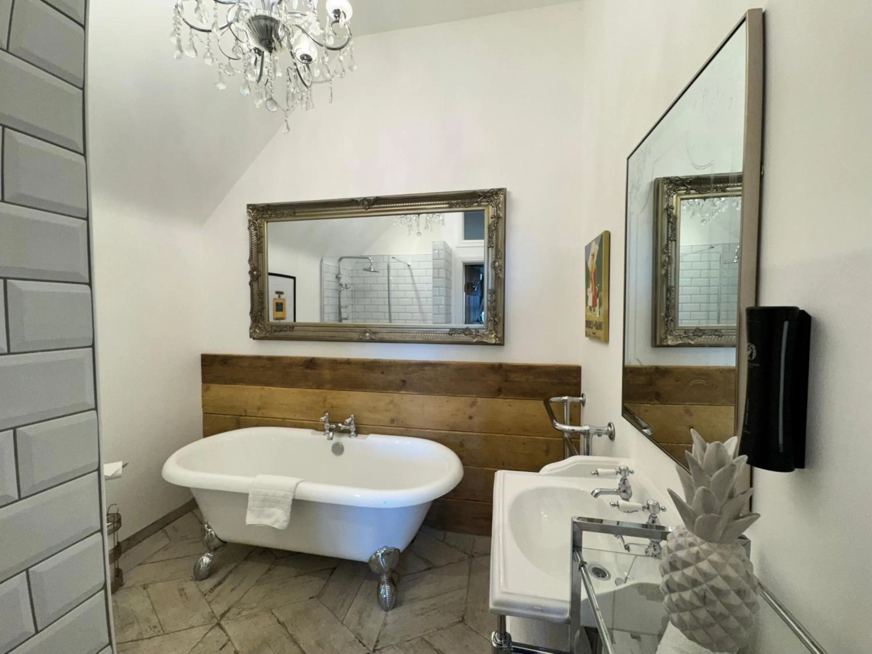 Bathroom in The Bowl Inn