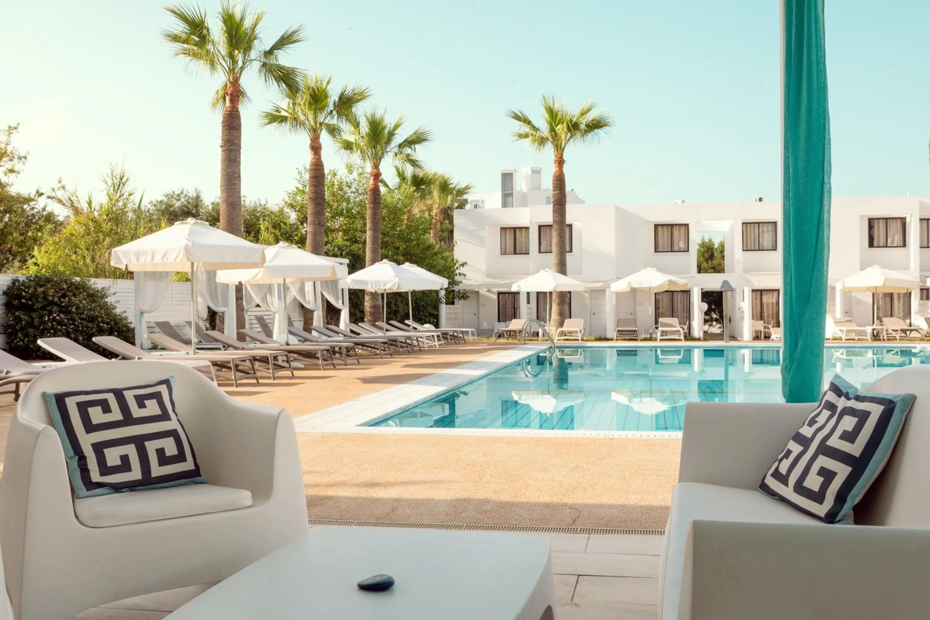 Pool view in Lantiana Napa Aparthotel