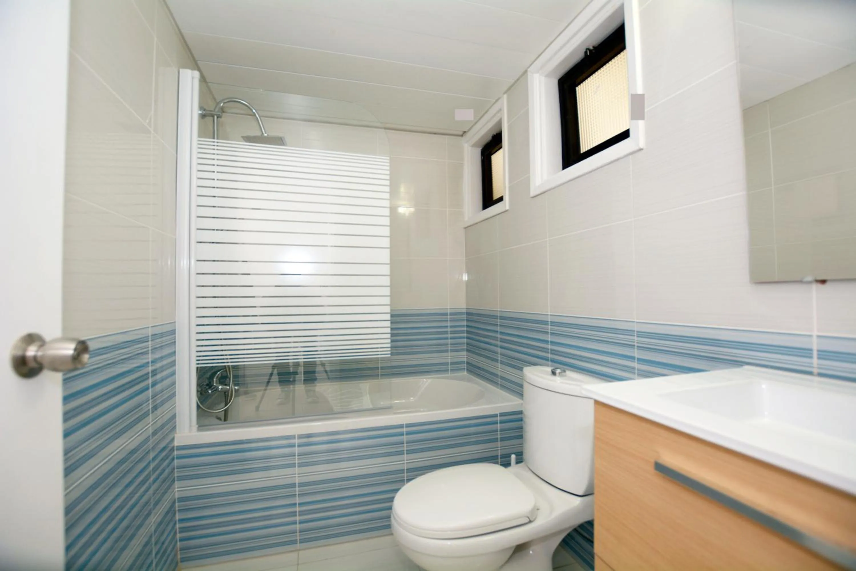 Bathroom in Lantiana Napa Aparthotel