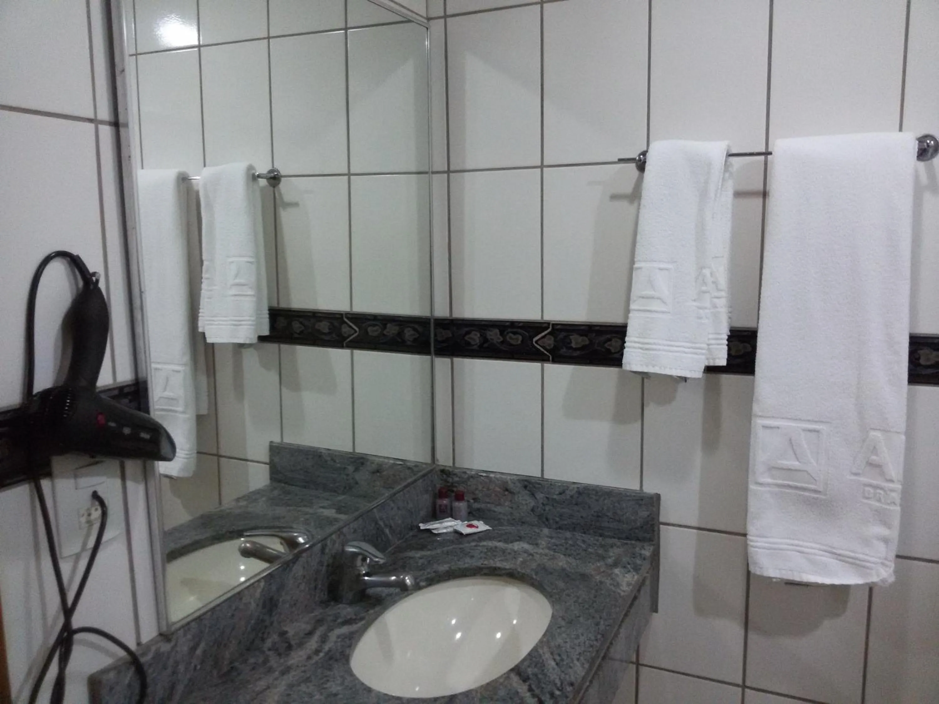 Bathroom in Airam Brasília Hotel