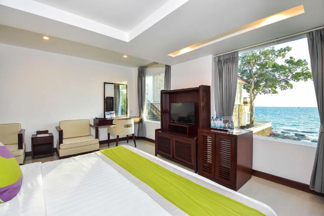 Bed in Independence Hotel Resort & Spa