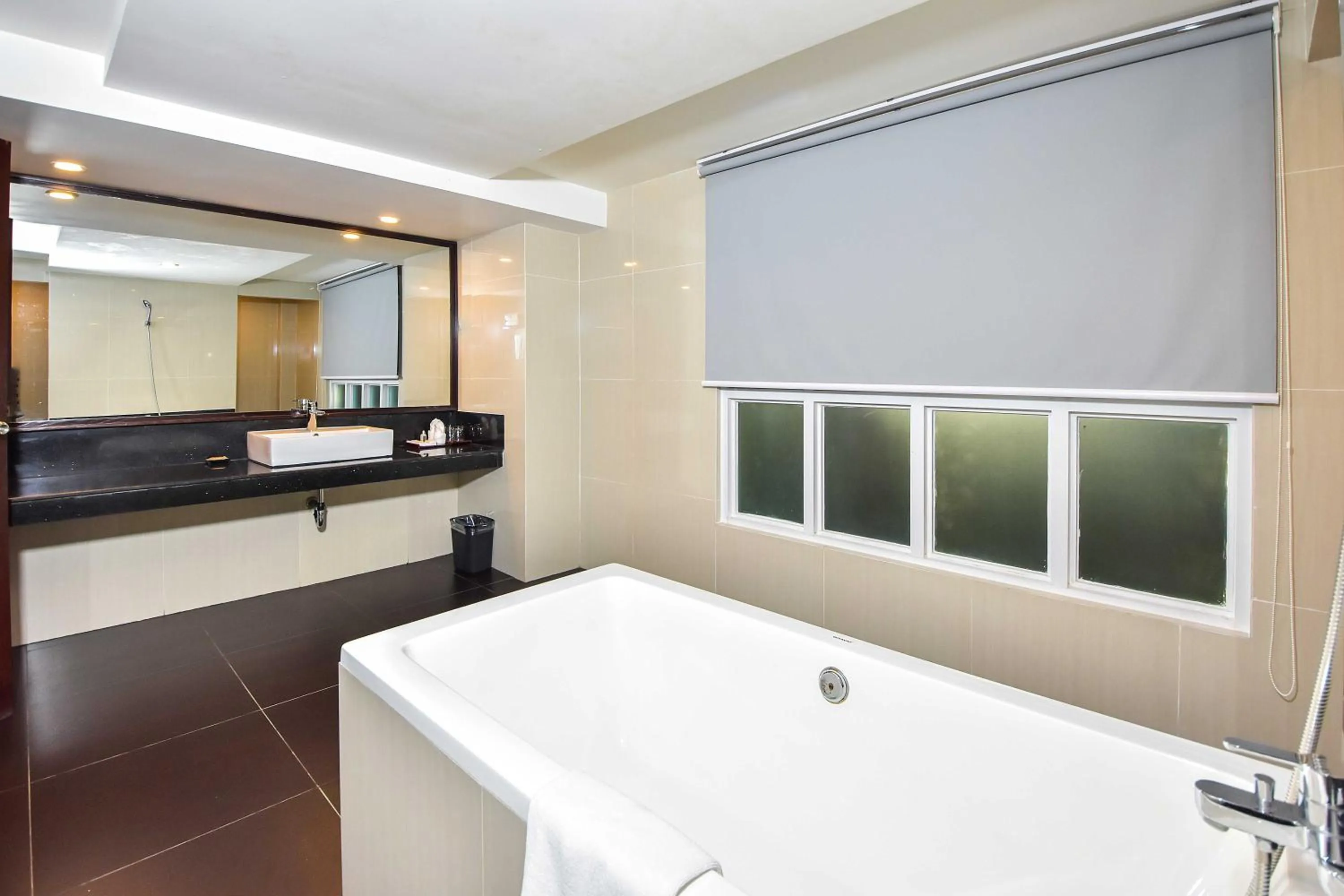 Independence Hotel Resort & Spa