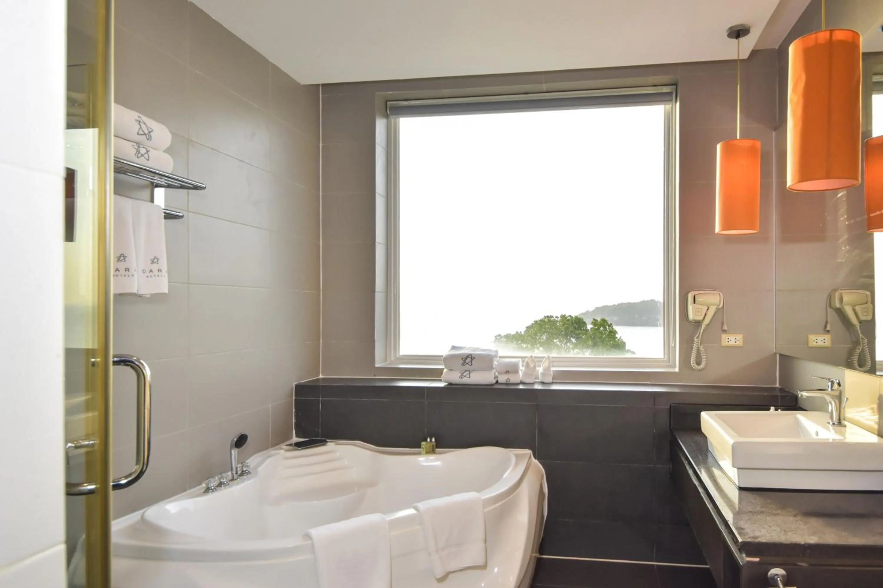 Bathroom in Independence Hotel Resort & Spa