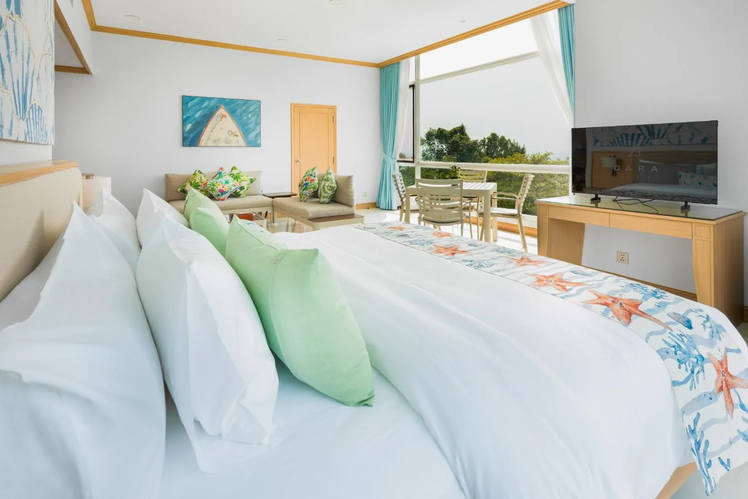 Bed in Independence Hotel Resort & Spa