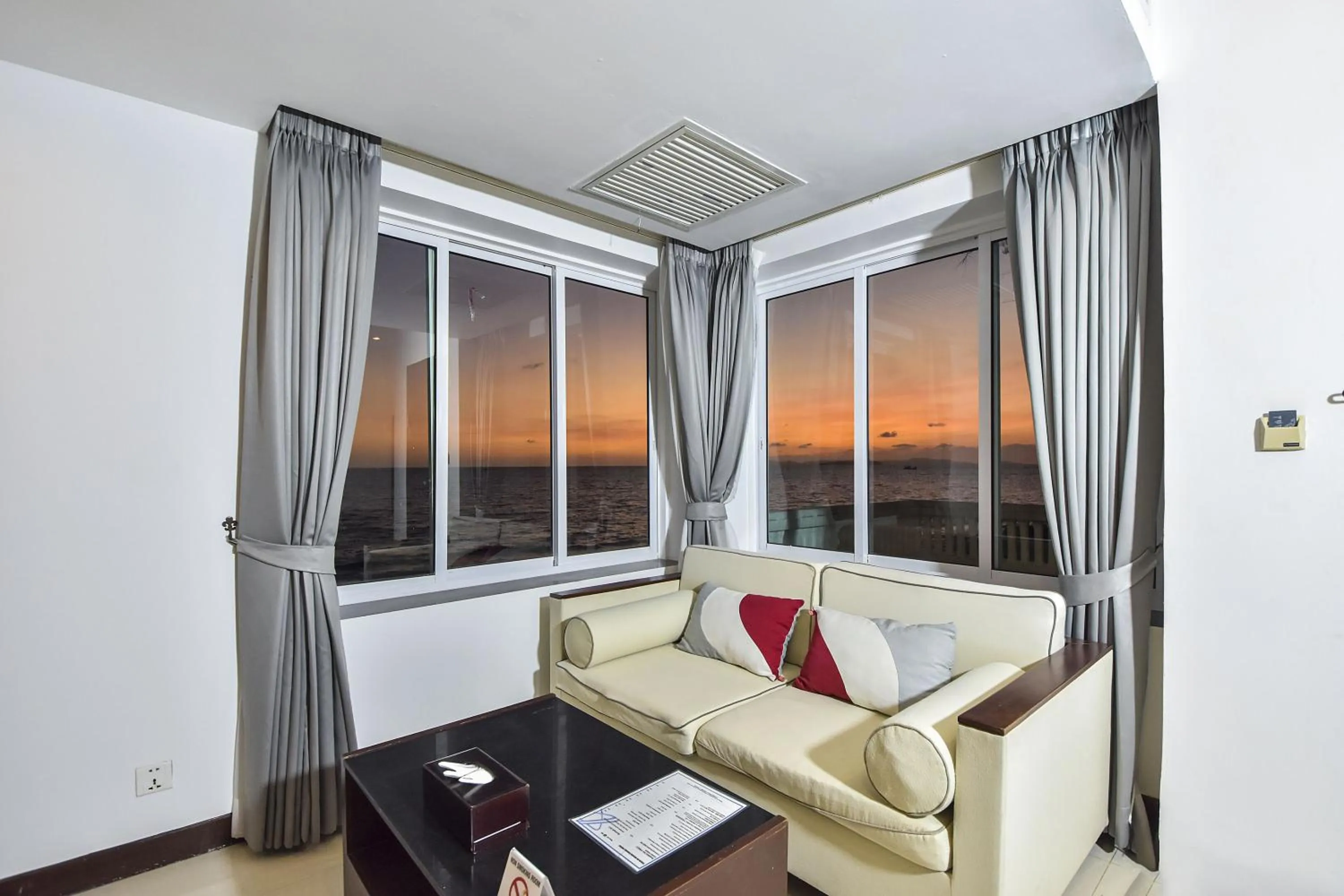 Living room in Independence Hotel Resort & Spa