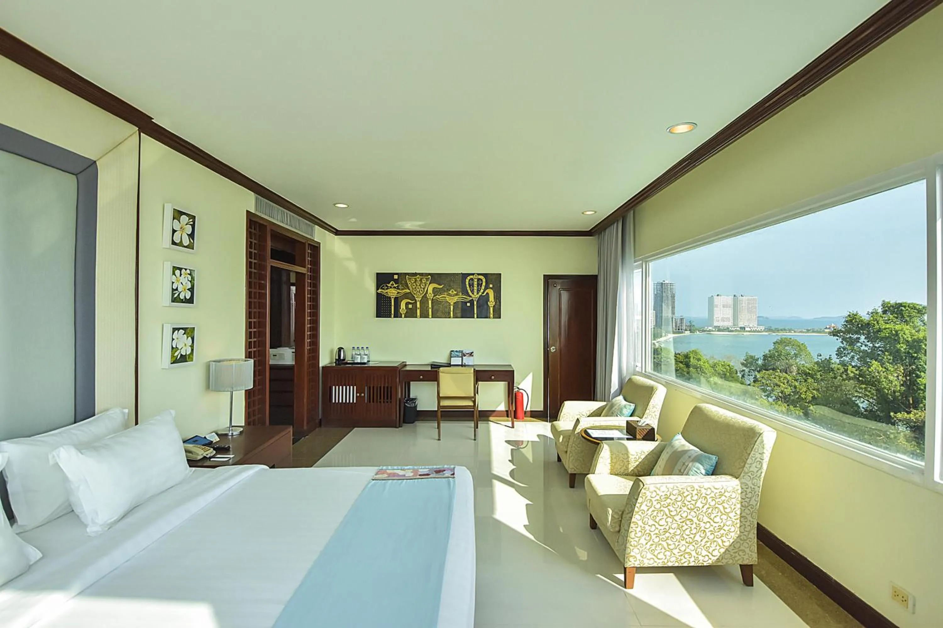 Bed in Independence Hotel Resort & Spa