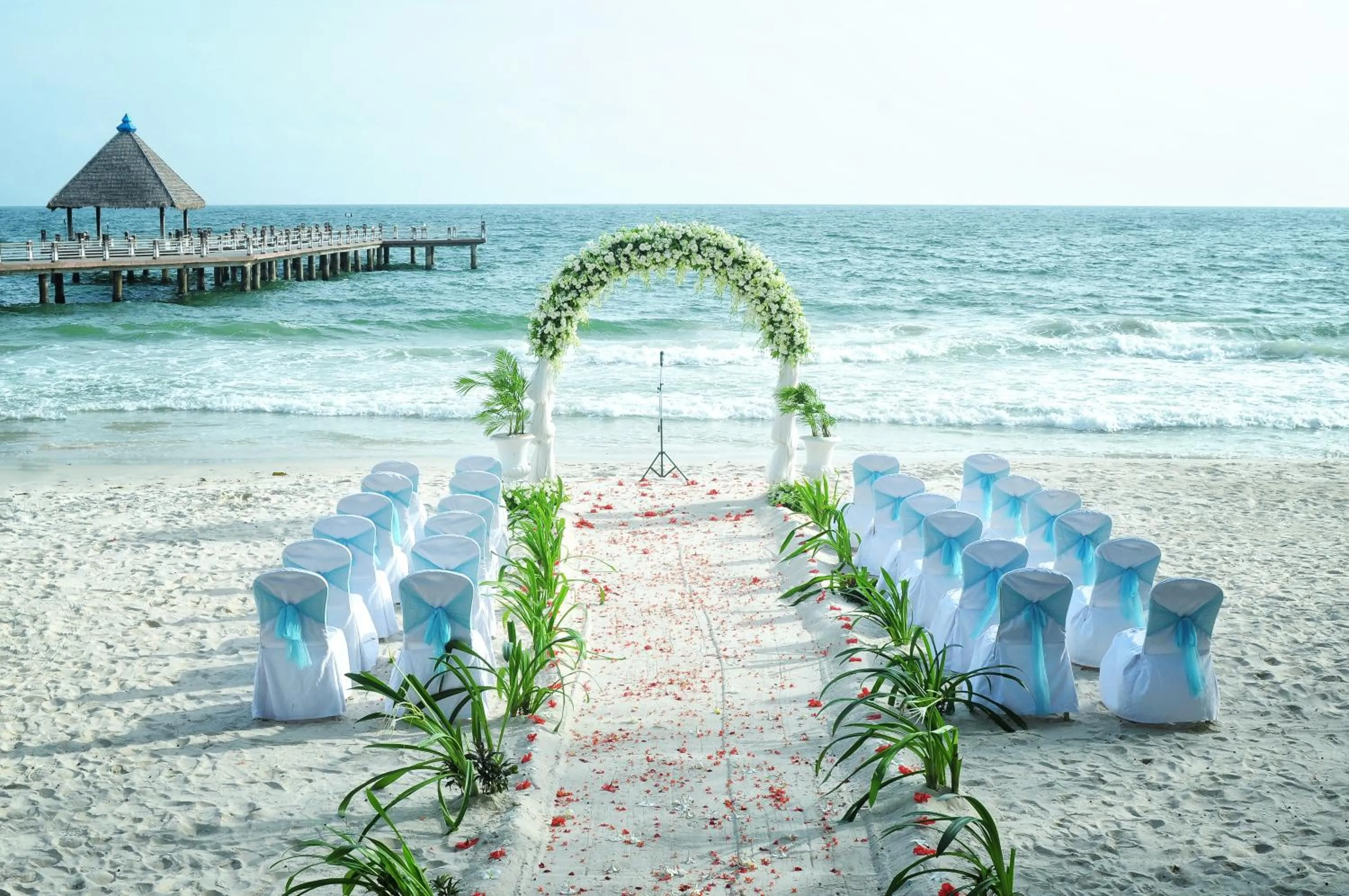 BBQ facilities in Independence Hotel Resort & Spa