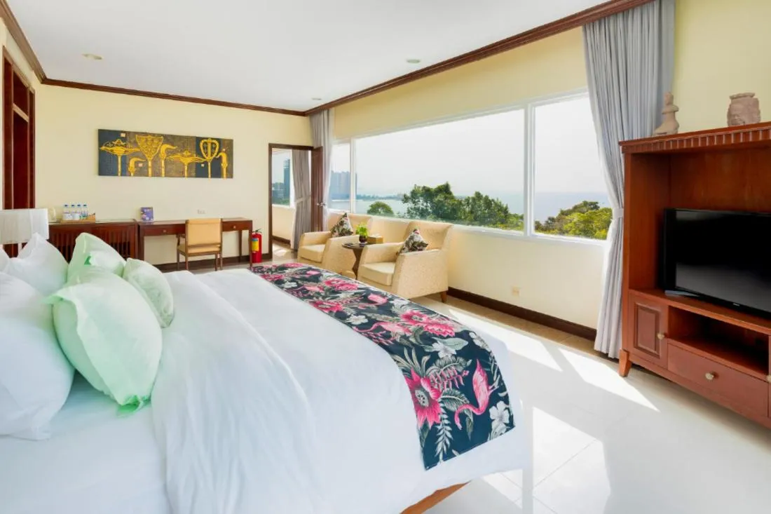 Bed in Independence Hotel Resort & Spa