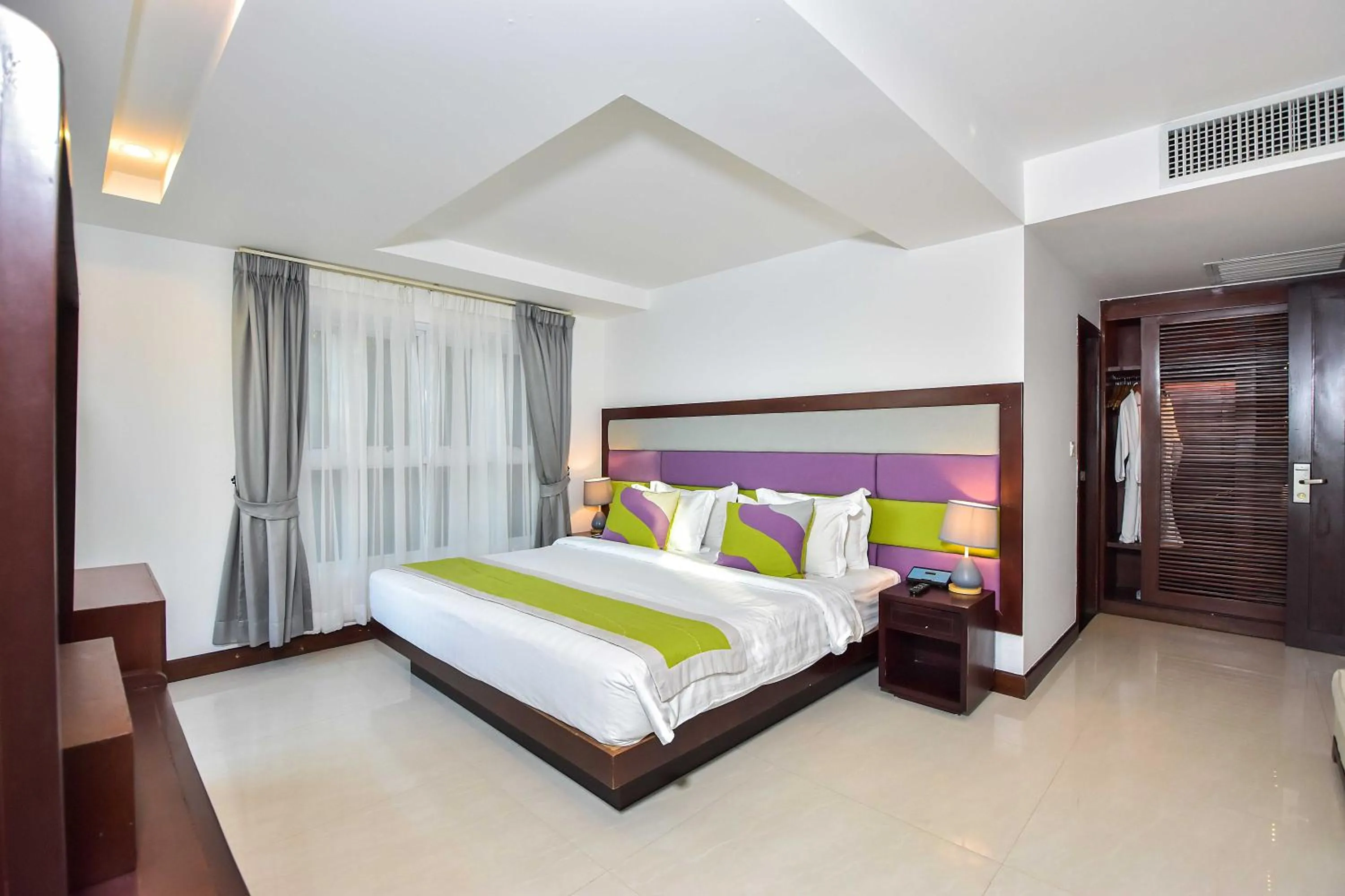 Bed in Independence Hotel Resort & Spa