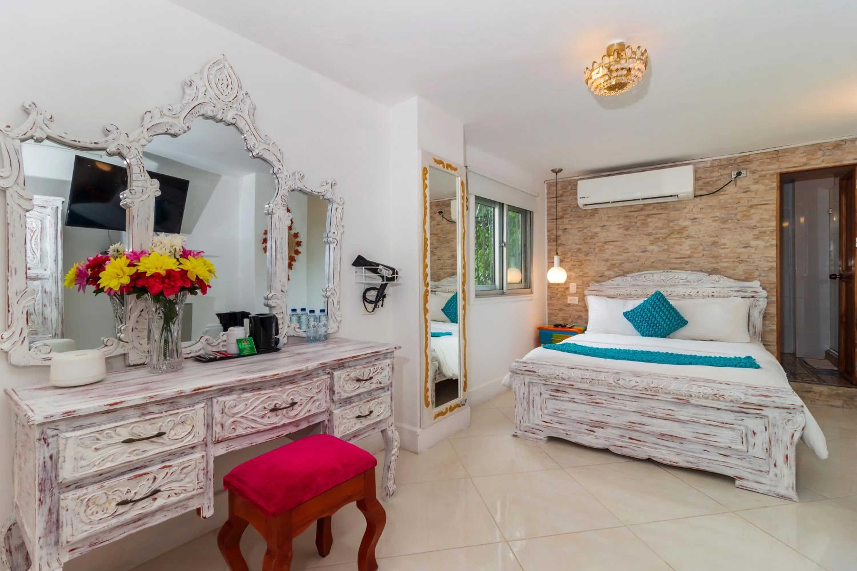 Decorative detail, Bed in Voilá Signature Casa Isabel