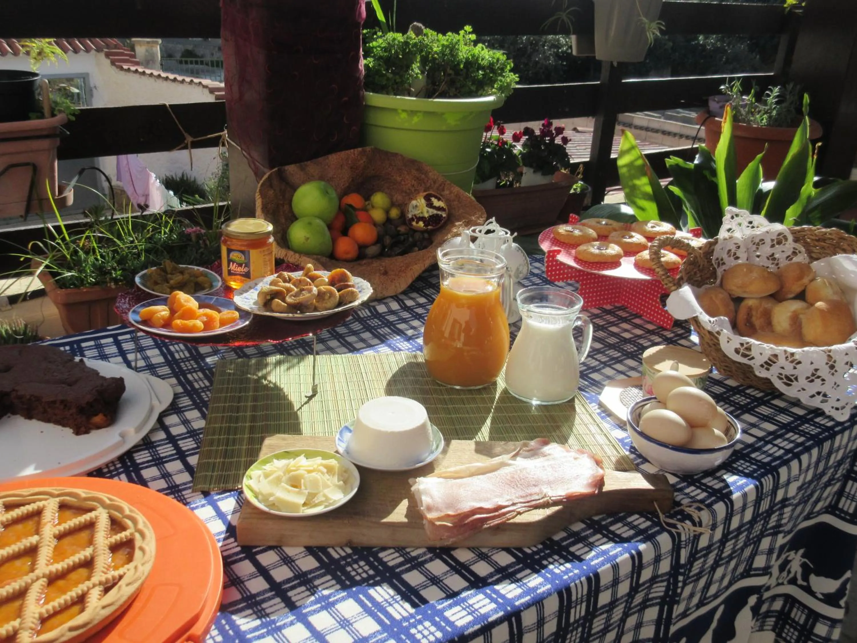 Breakfast in Su Pasu B&B