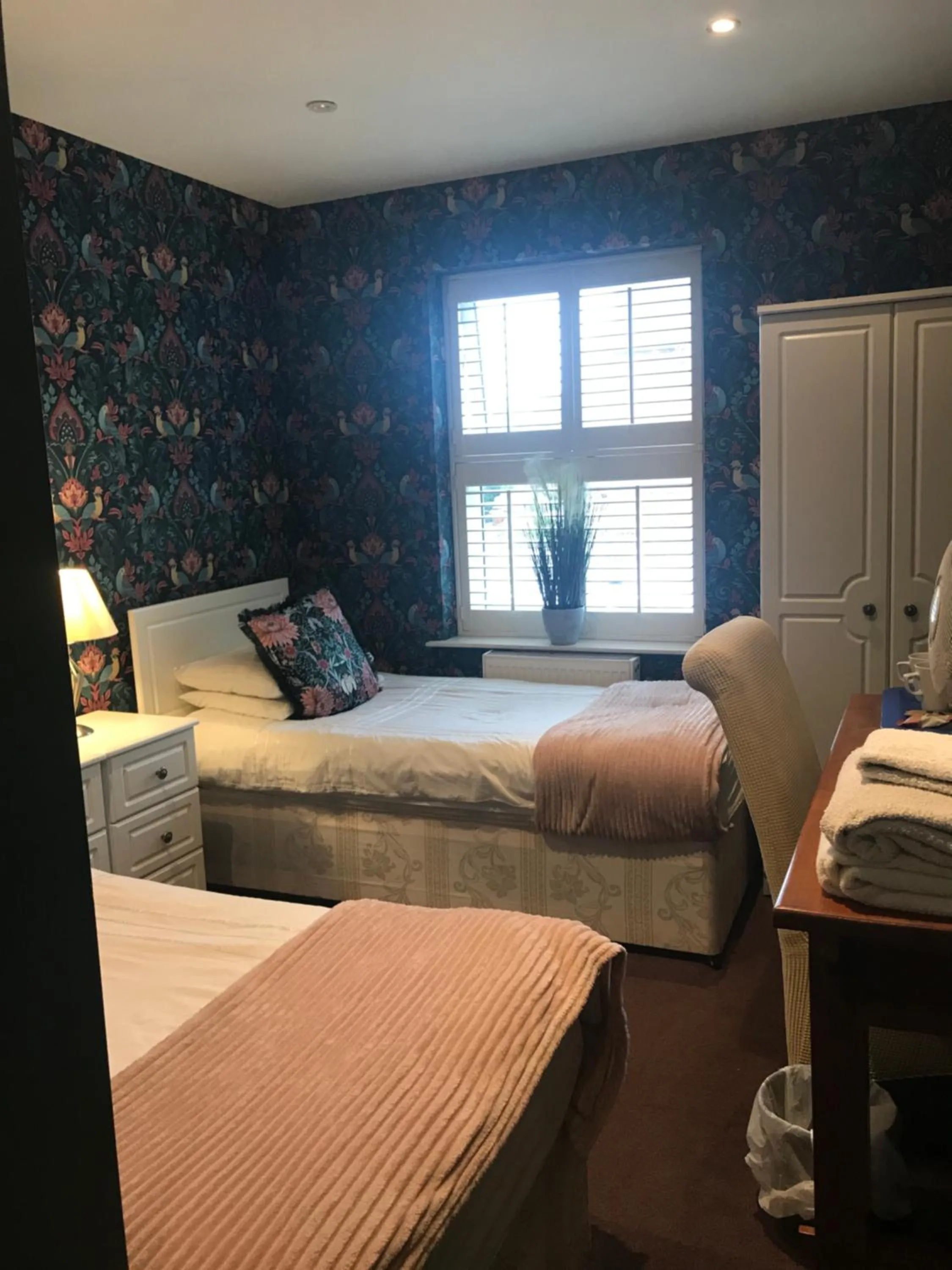 Bed in Acacia Villas Guest House