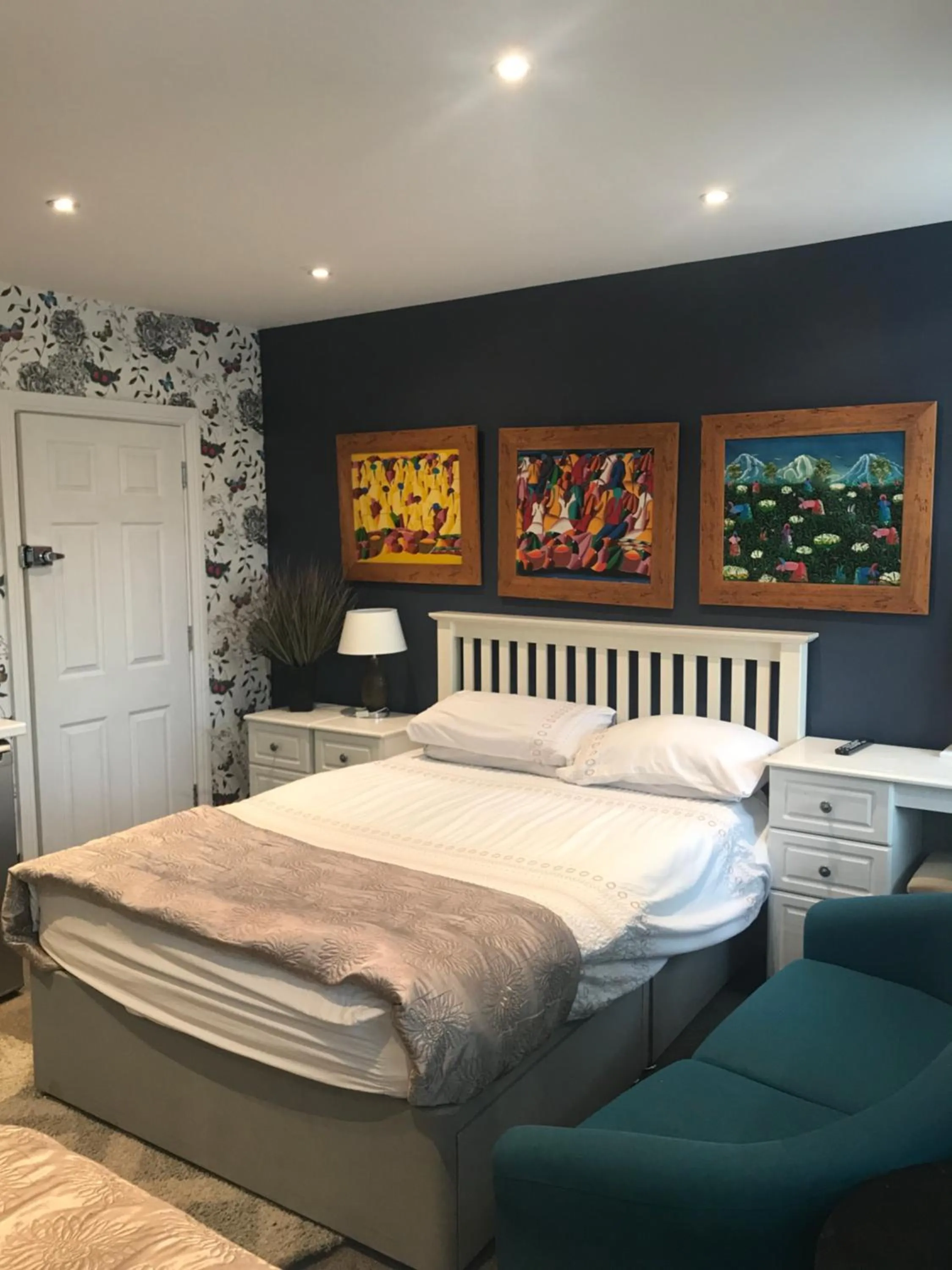 Bed in Acacia Villas Guest House