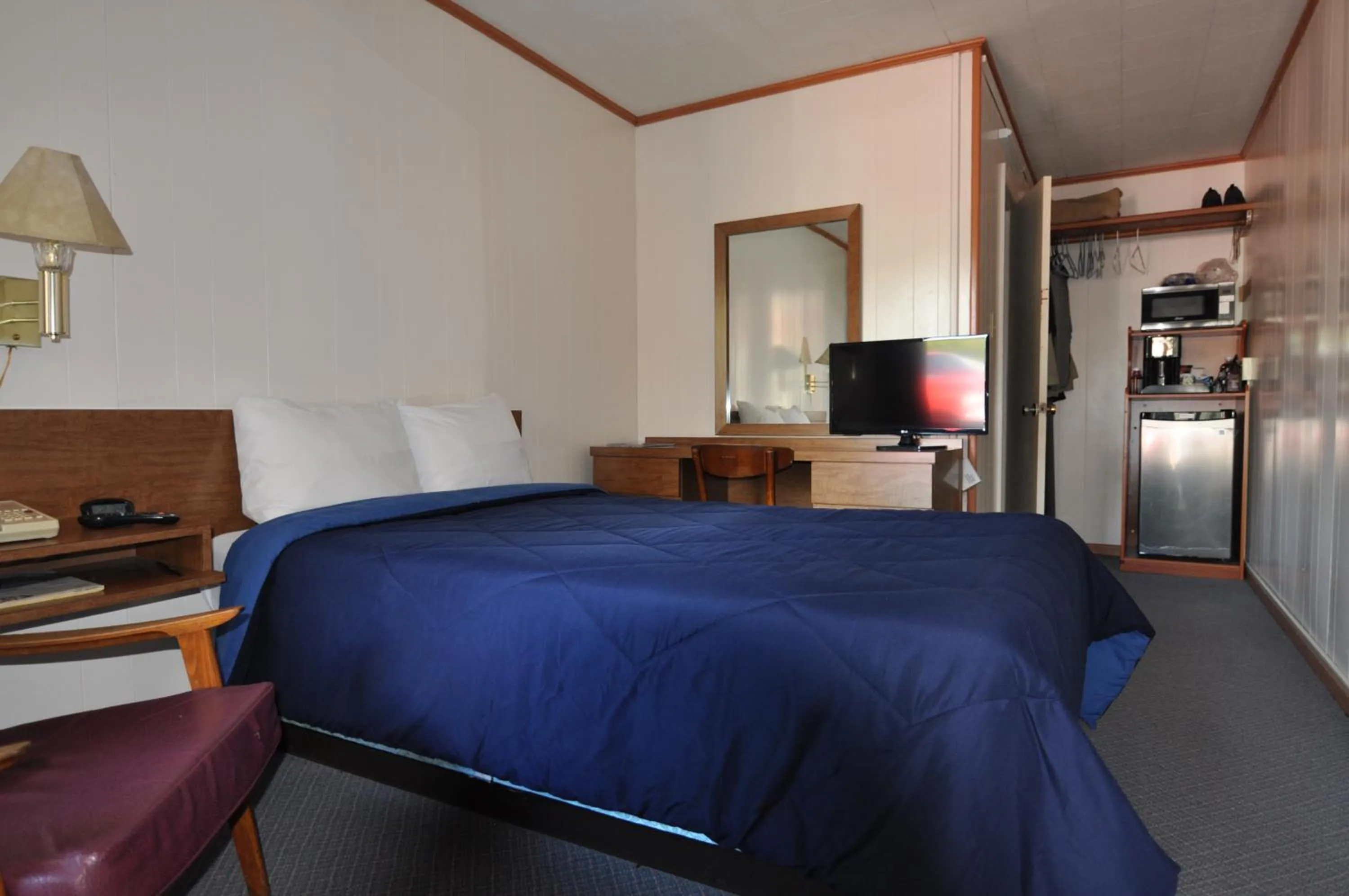 Photo of the whole room, Bed in Budget Inn near WestRock