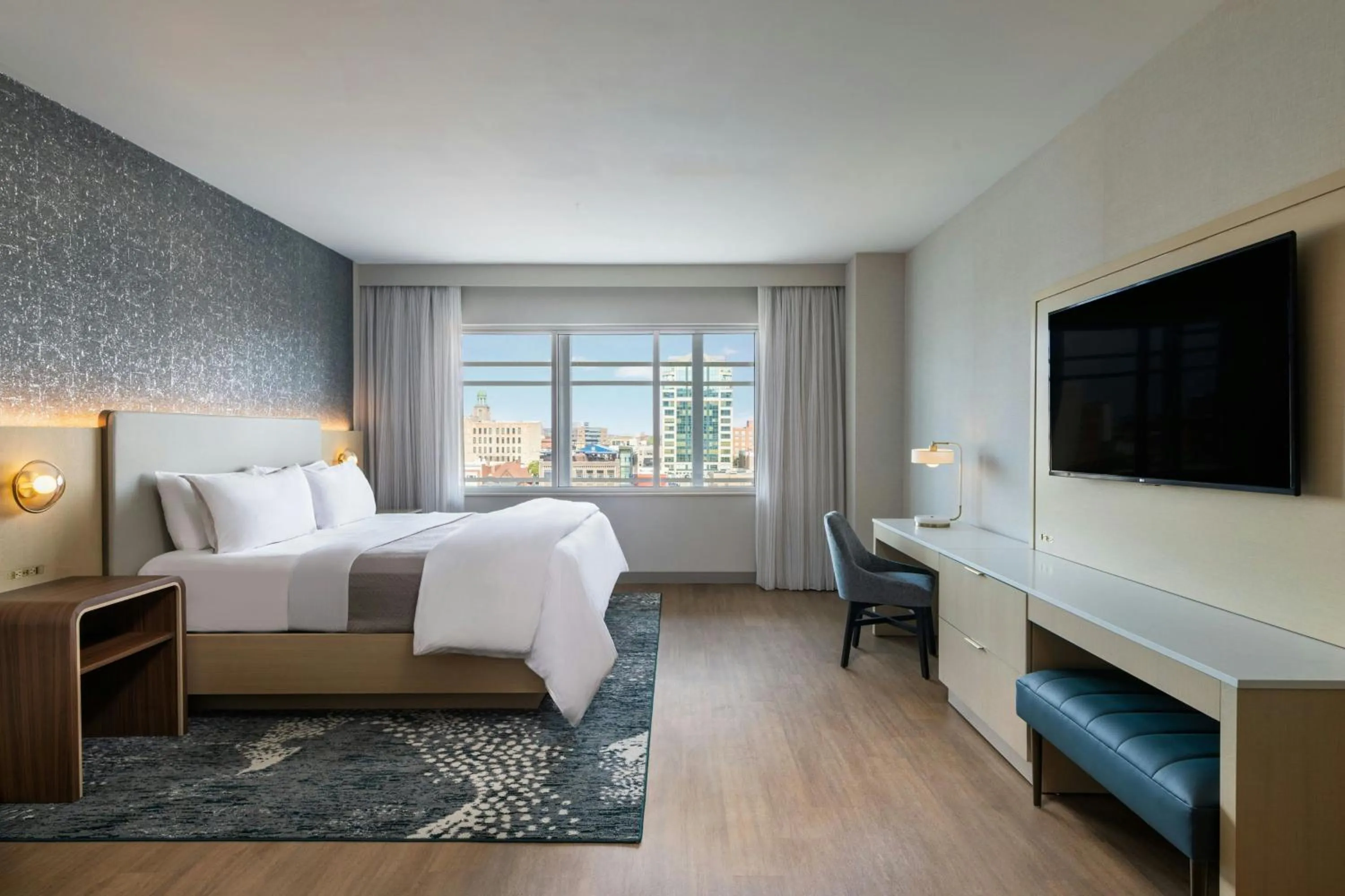 Photo of the whole room, Bed in The Westin Buffalo