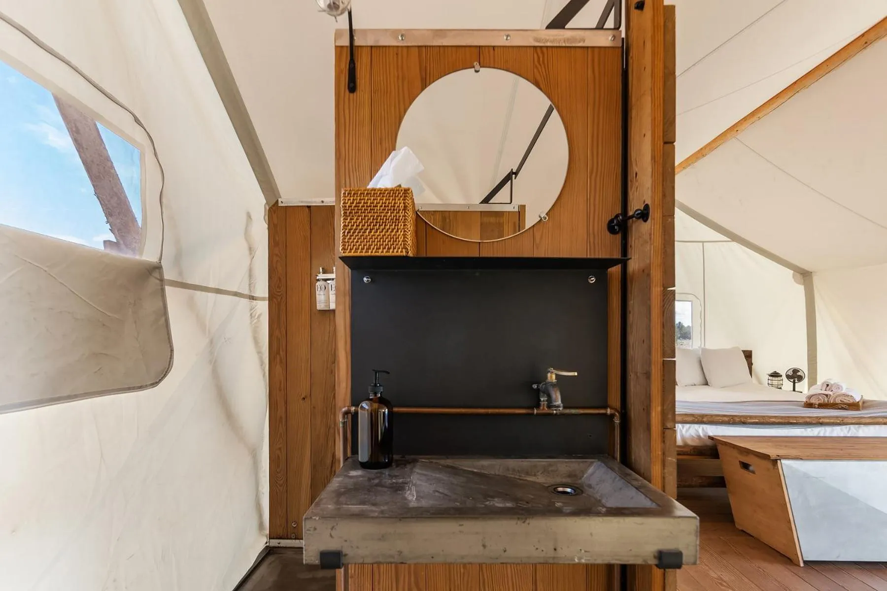 Bathroom, Bed in Under Canvas Grand Canyon