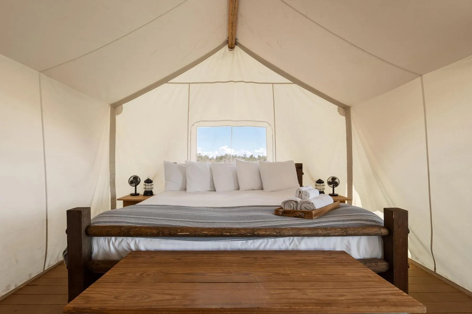 Bed in Under Canvas Grand Canyon