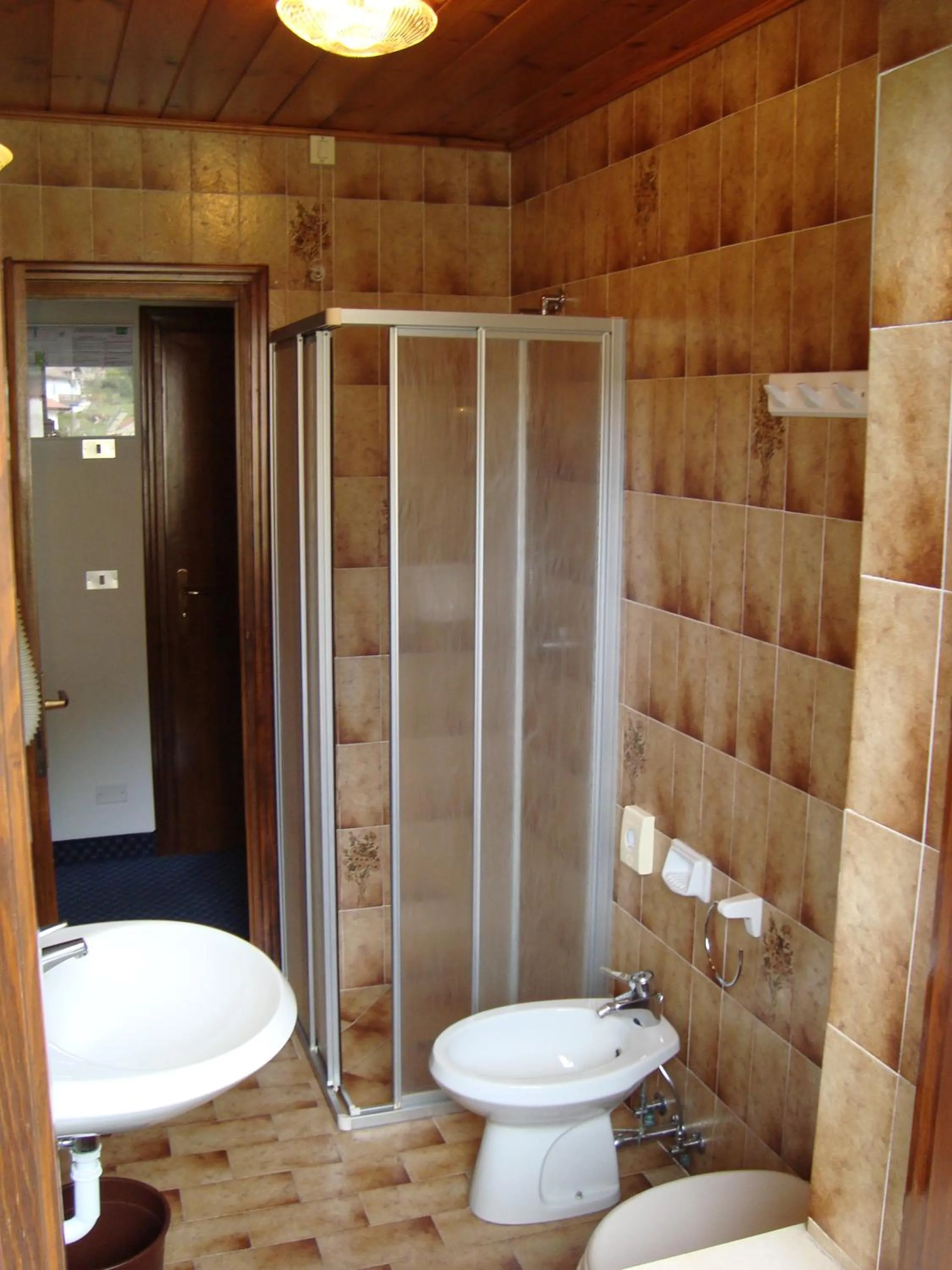 Shower in Hotel Adriana